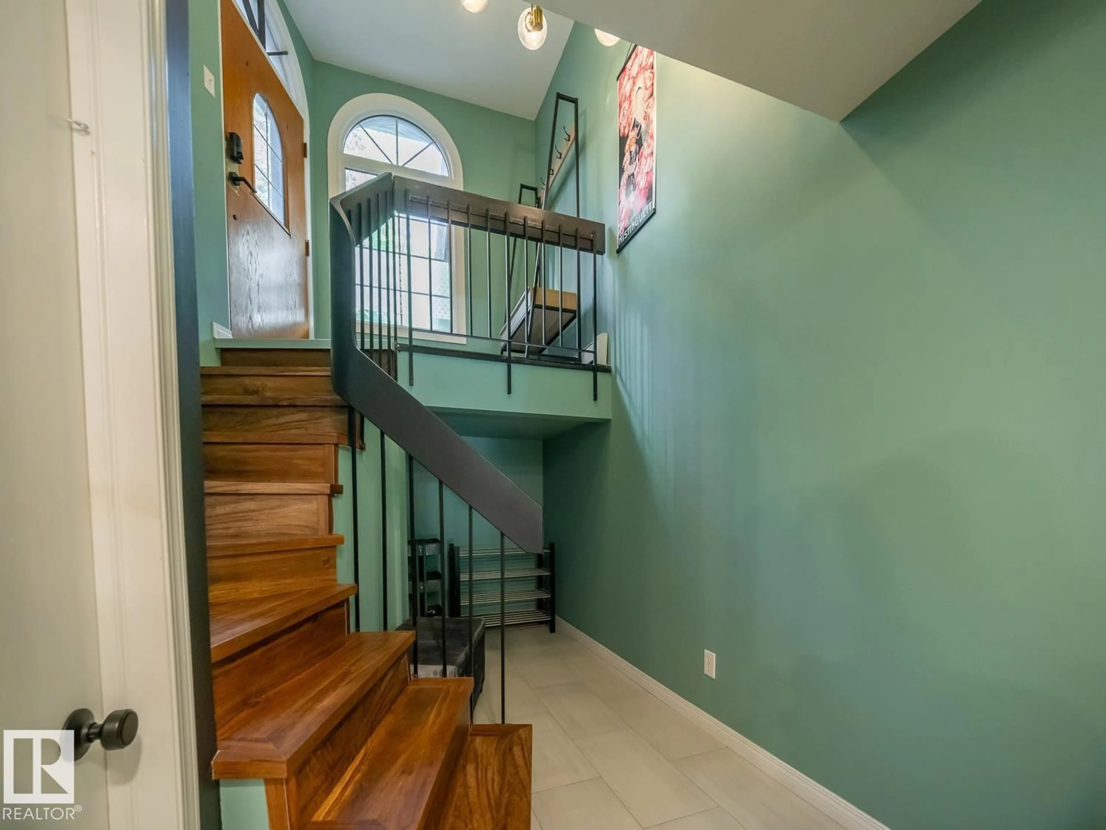 Stairs for 11116 83 AV, Edmonton Alberta T6G0V1
