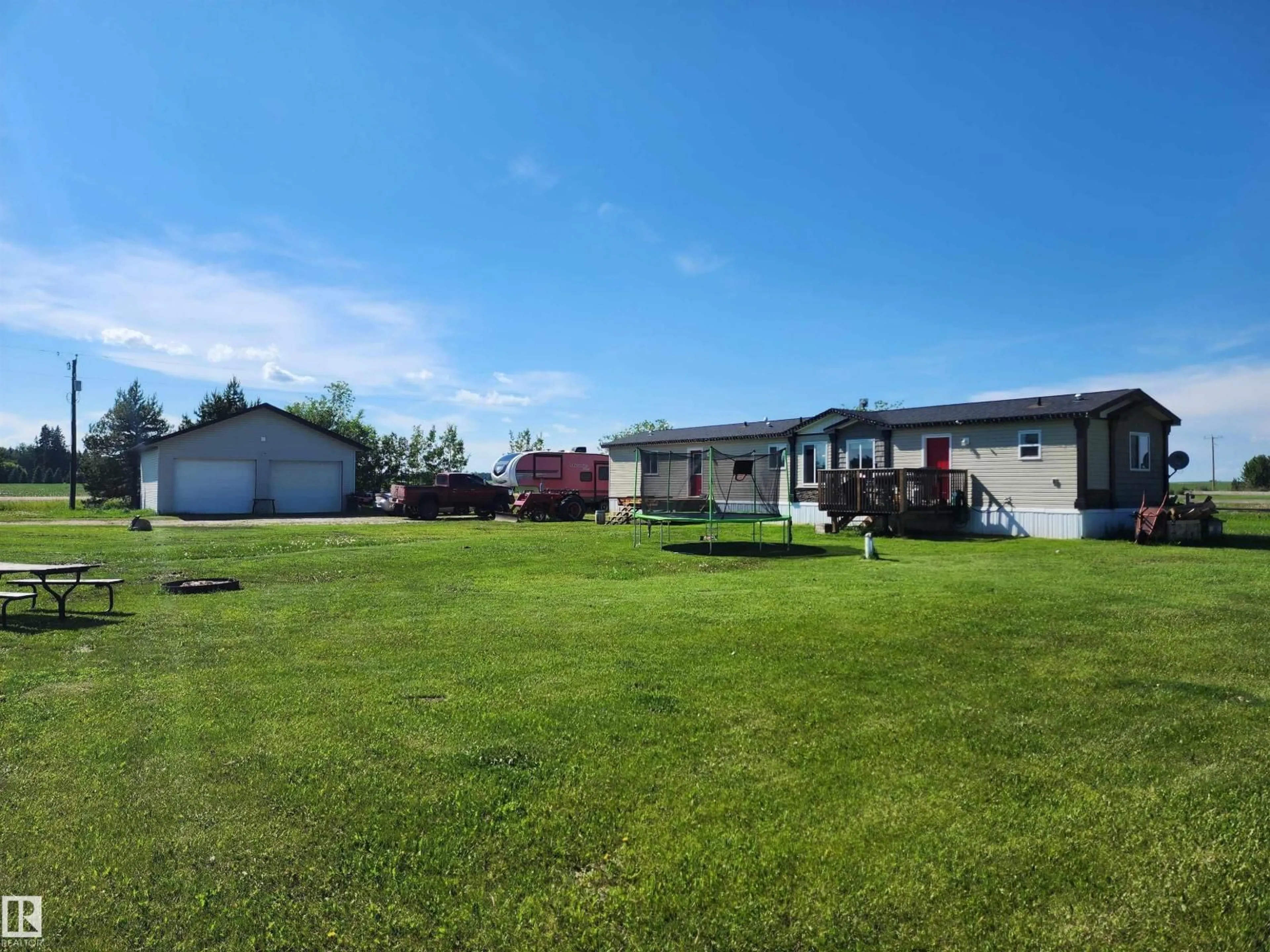 A pic from outside/outdoor area/front of a property/back of a property/a pic from drone, unknown for 1232 TWP ROAD, Rural Parkland County Alberta T7Y2N7