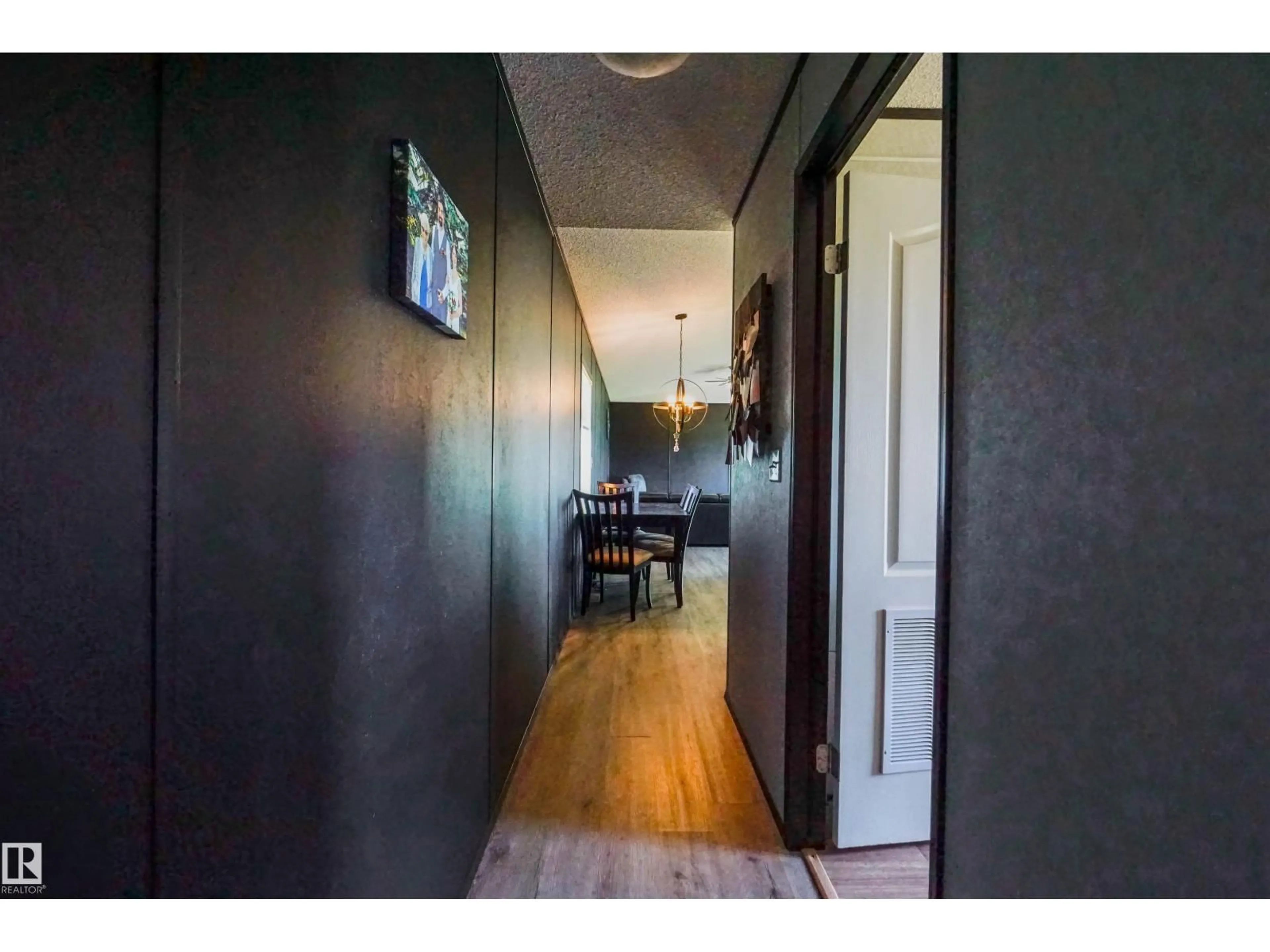Indoor entryway for 1232 TWP ROAD, Rural Parkland County Alberta T7Y2N7