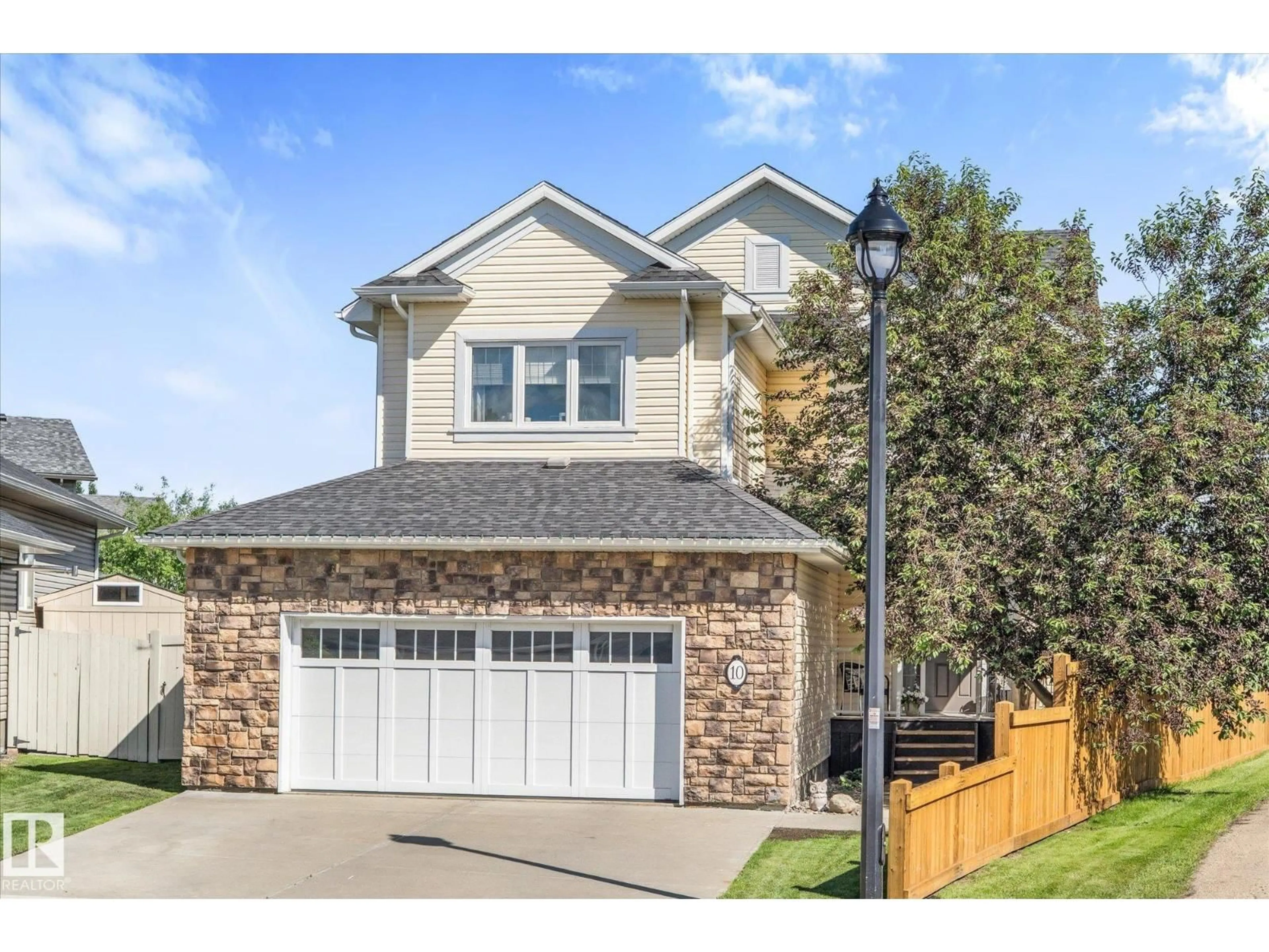 Home with brick exterior material, street for 10 WILLOWDALE PL, Stony Plain Alberta T7Z0A4