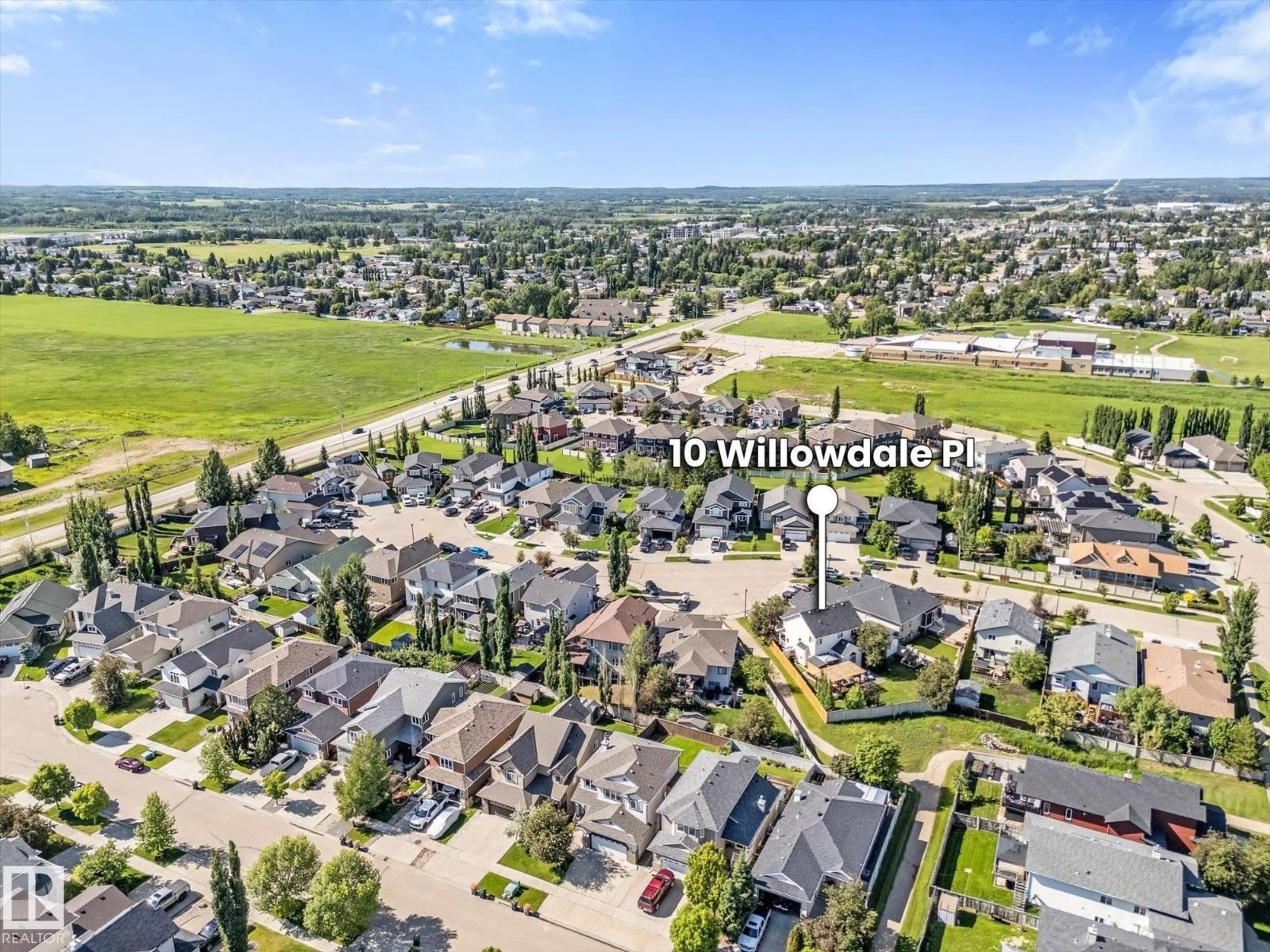 A pic from outside/outdoor area/front of a property/back of a property/a pic from drone, unknown for 10 WILLOWDALE PL, Stony Plain Alberta T7Z0A4