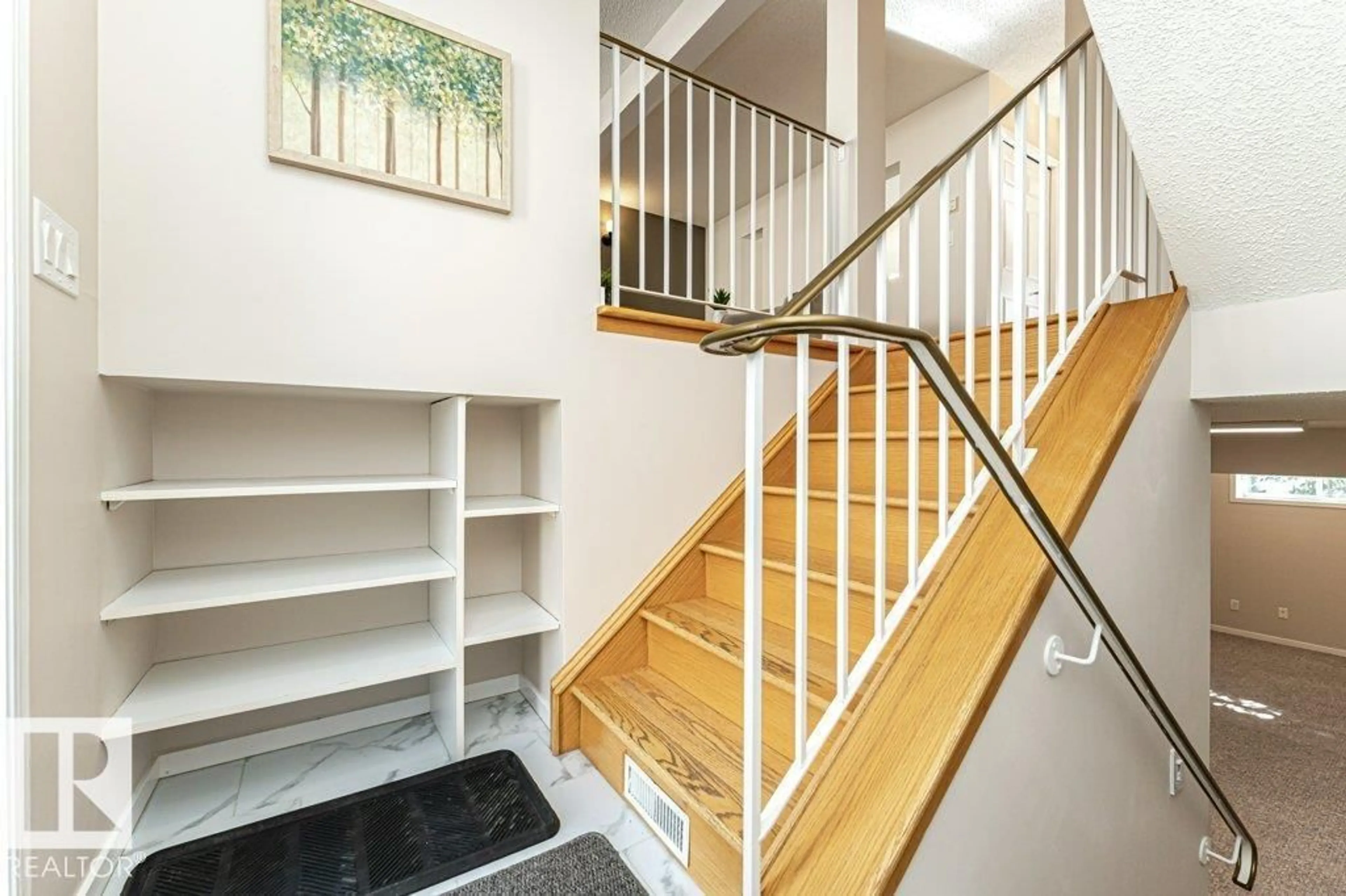 Stairs for 17610 96 AV, Edmonton Alberta T5T6C2