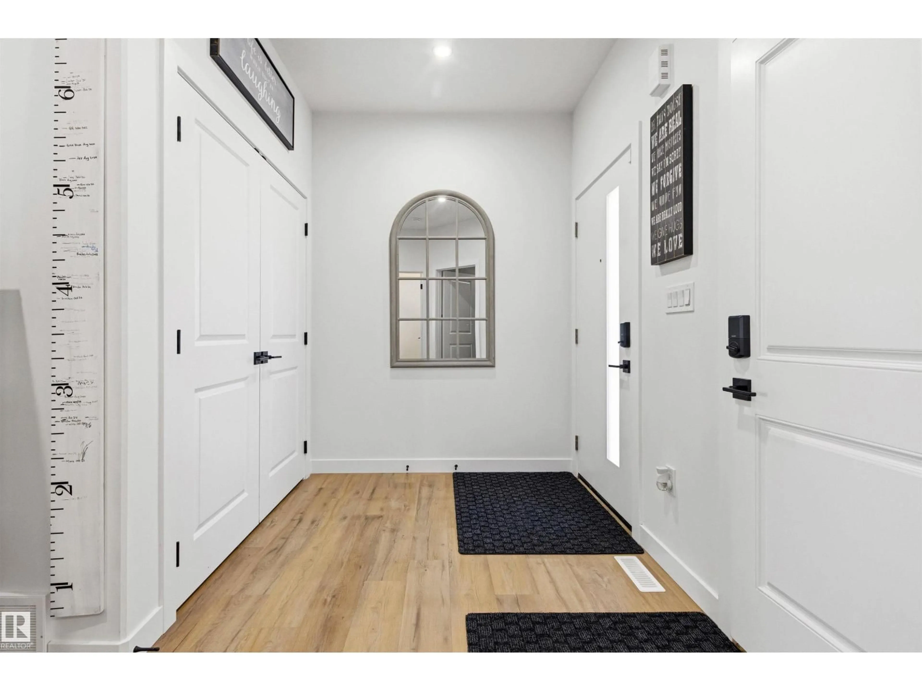 Indoor entryway for 7 TENOR LI, Spruce Grove Alberta T7X3G1