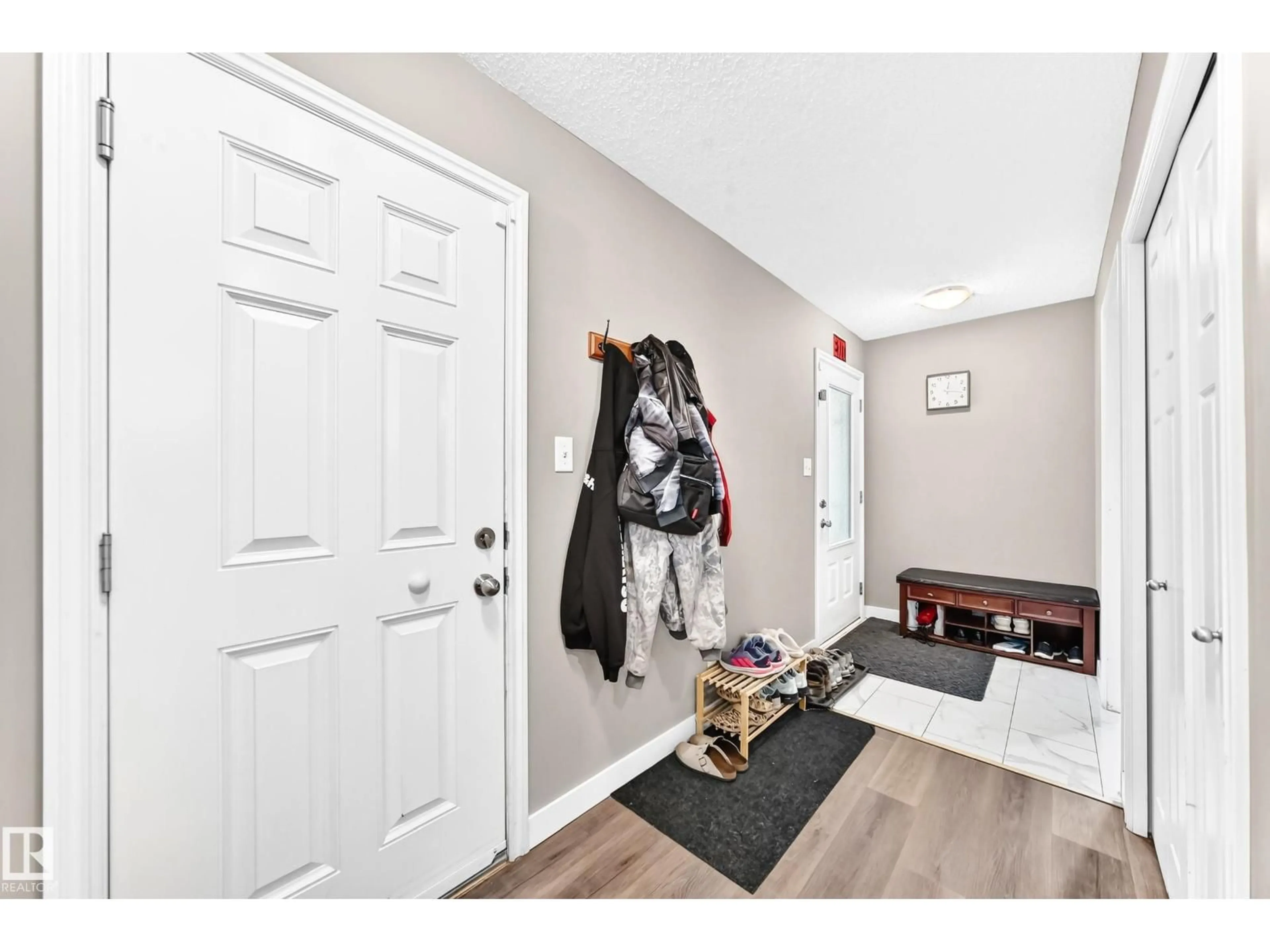 Indoor entryway for SW - 6123 13 AV, Edmonton Alberta T6X0M6