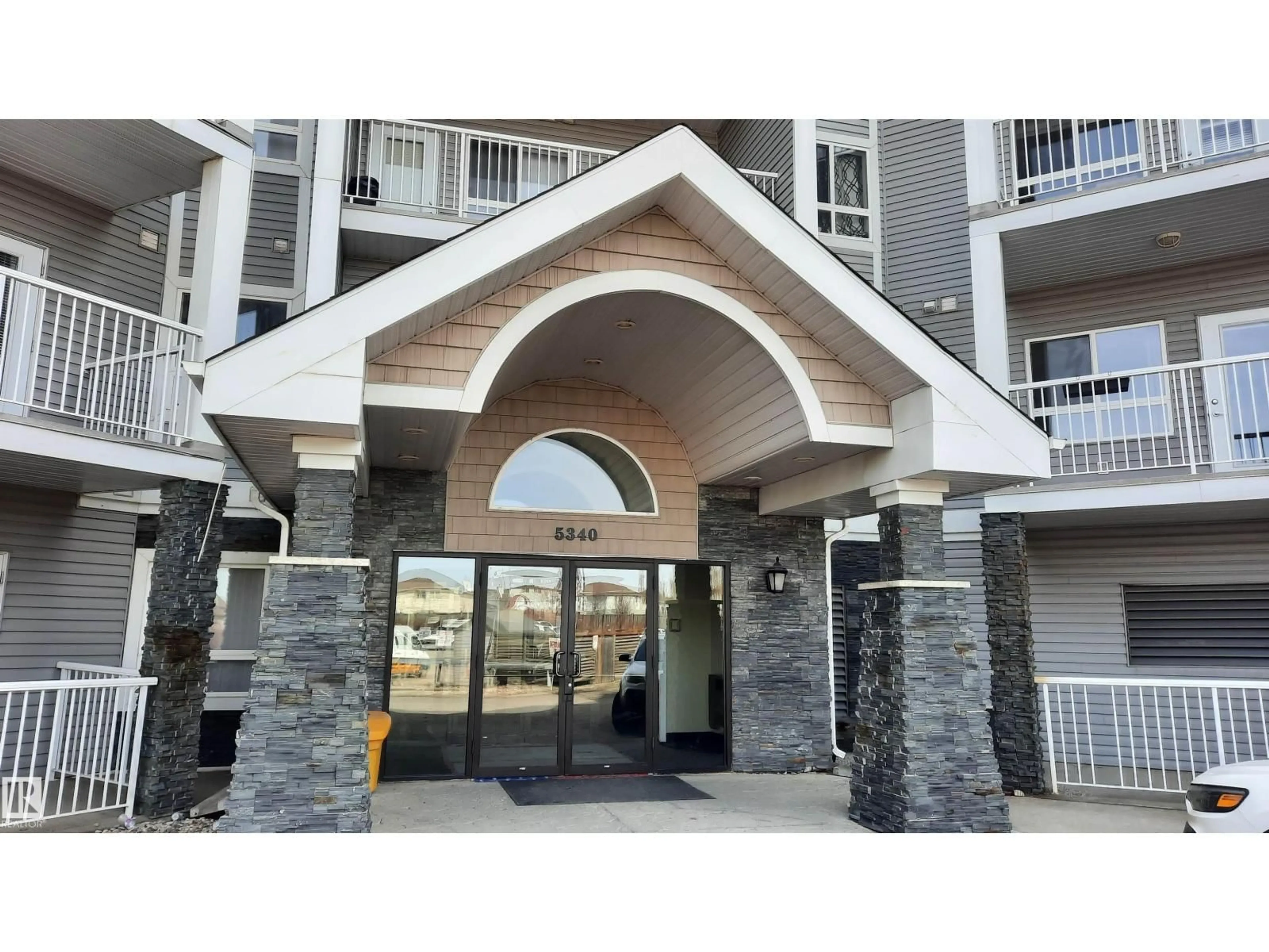 Indoor foyer for 423 - 5340 199 ST, Edmonton Alberta T6M0A5