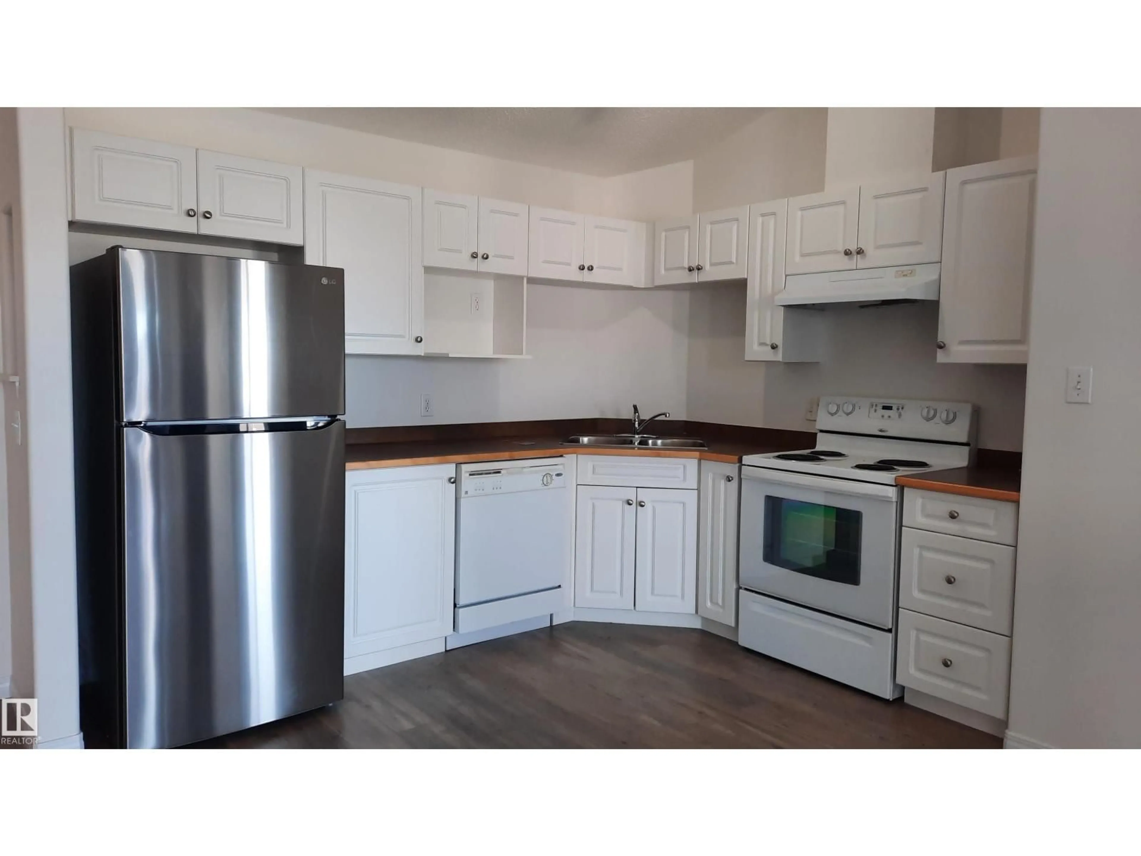Standard kitchen, wood/laminate floor for 423 - 5340 199 ST, Edmonton Alberta T6M0A5