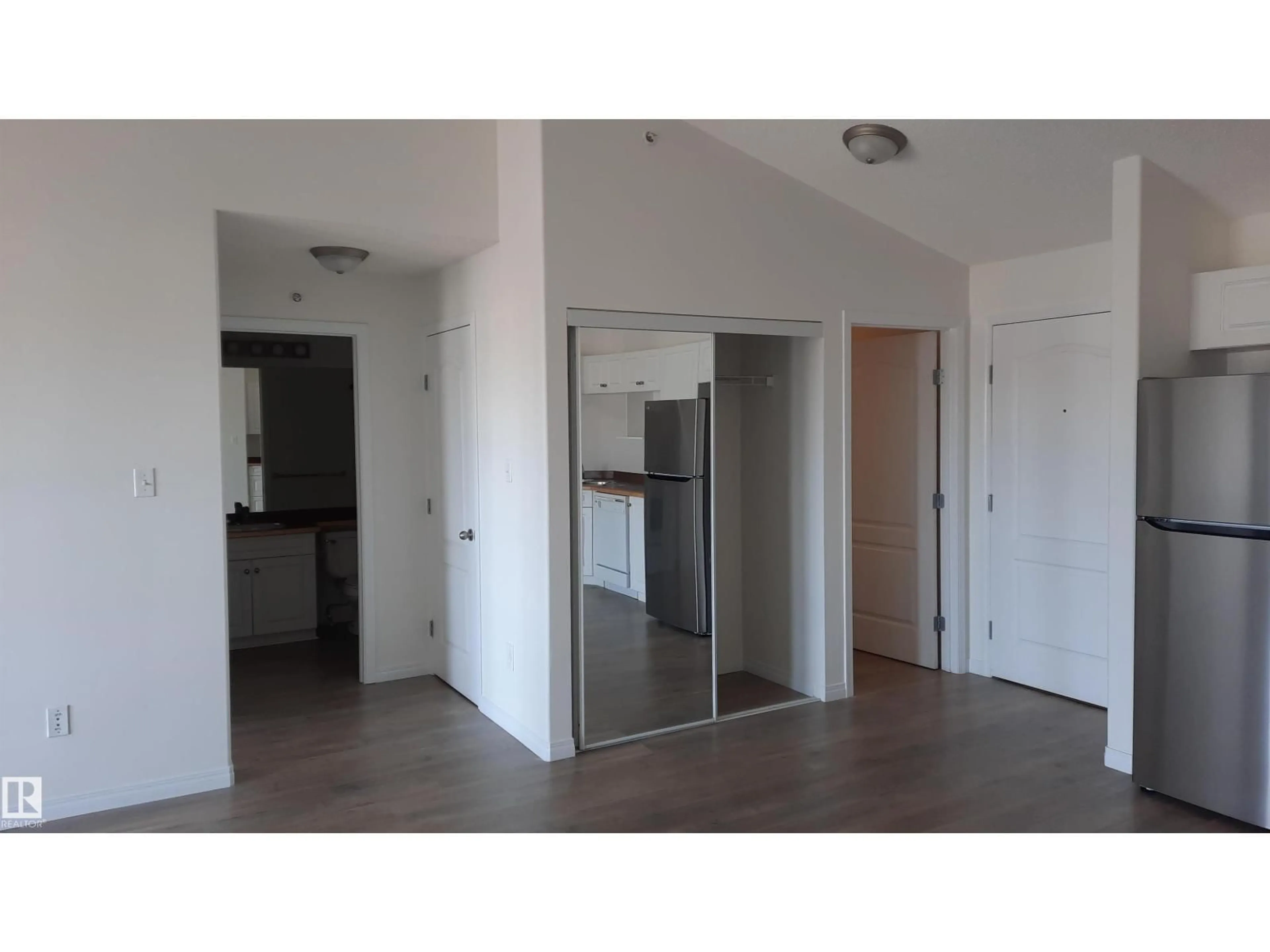 A pic of a room for 423 - 5340 199 ST, Edmonton Alberta T6M0A5