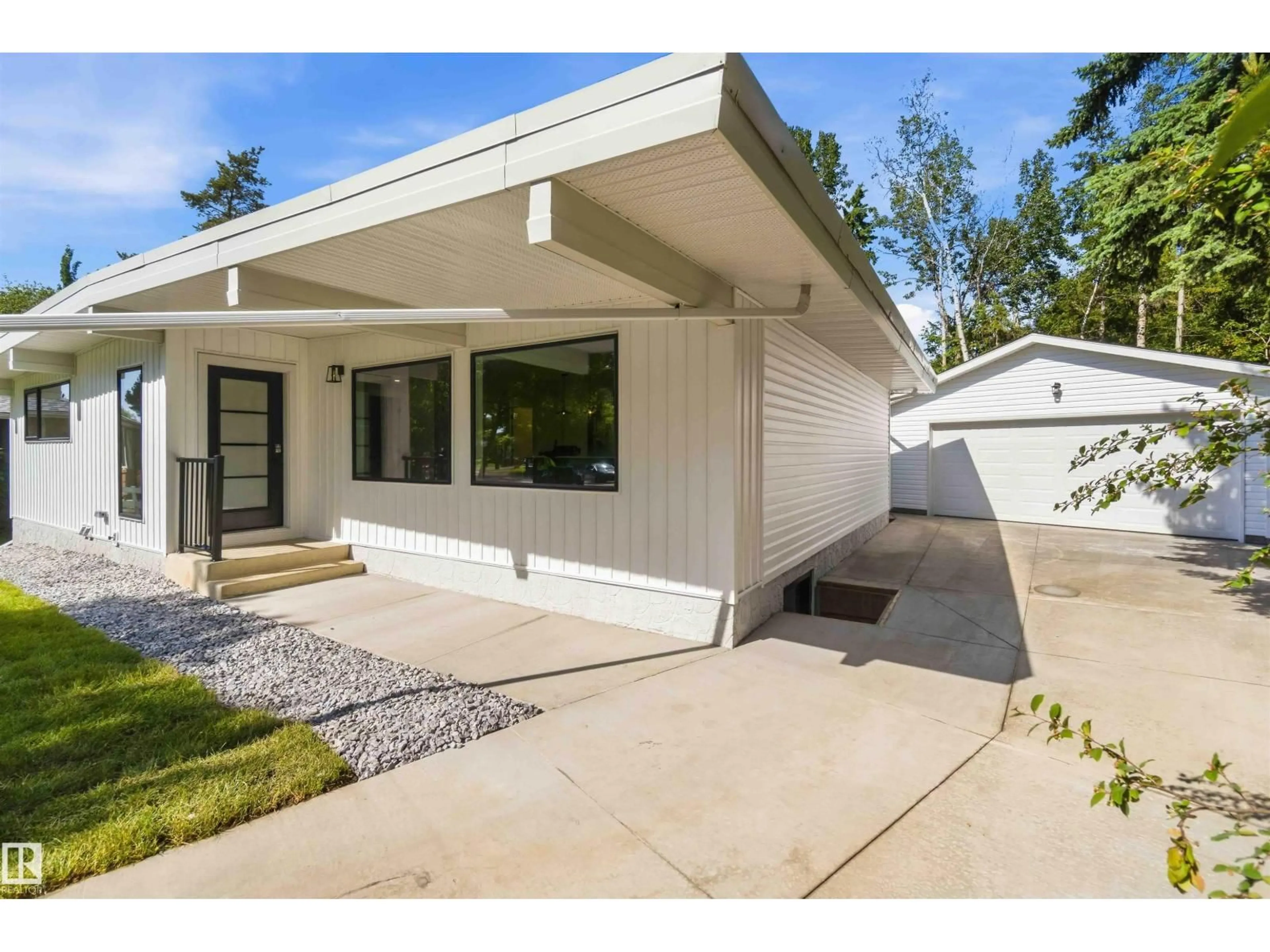 Home with vinyl exterior material, street for 19 GREENBRIER CR, St. Albert Alberta T8N1A2