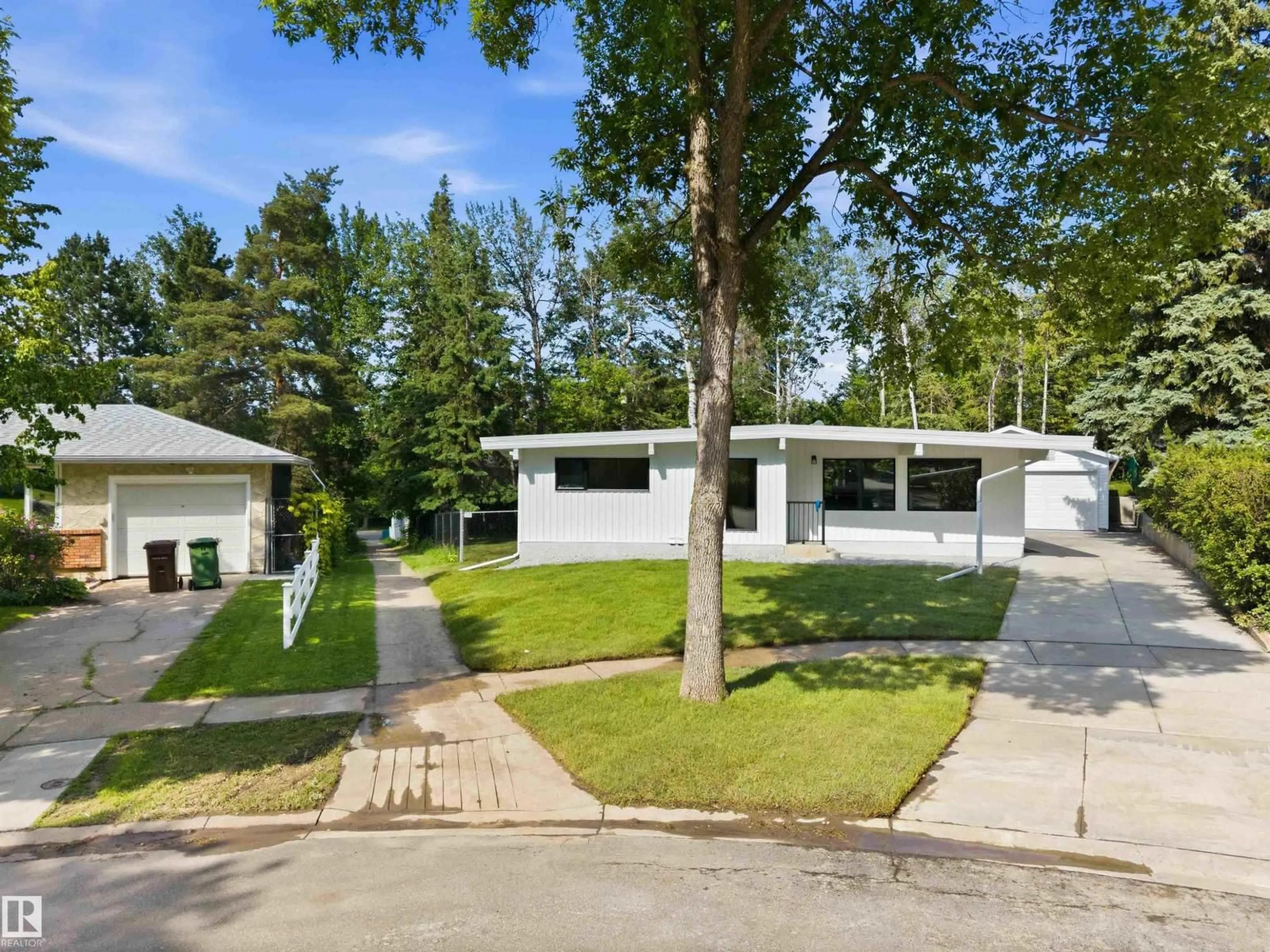 A pic from outside/outdoor area/front of a property/back of a property/a pic from drone, street for 19 GREENBRIER CR, St. Albert Alberta T8N1A2