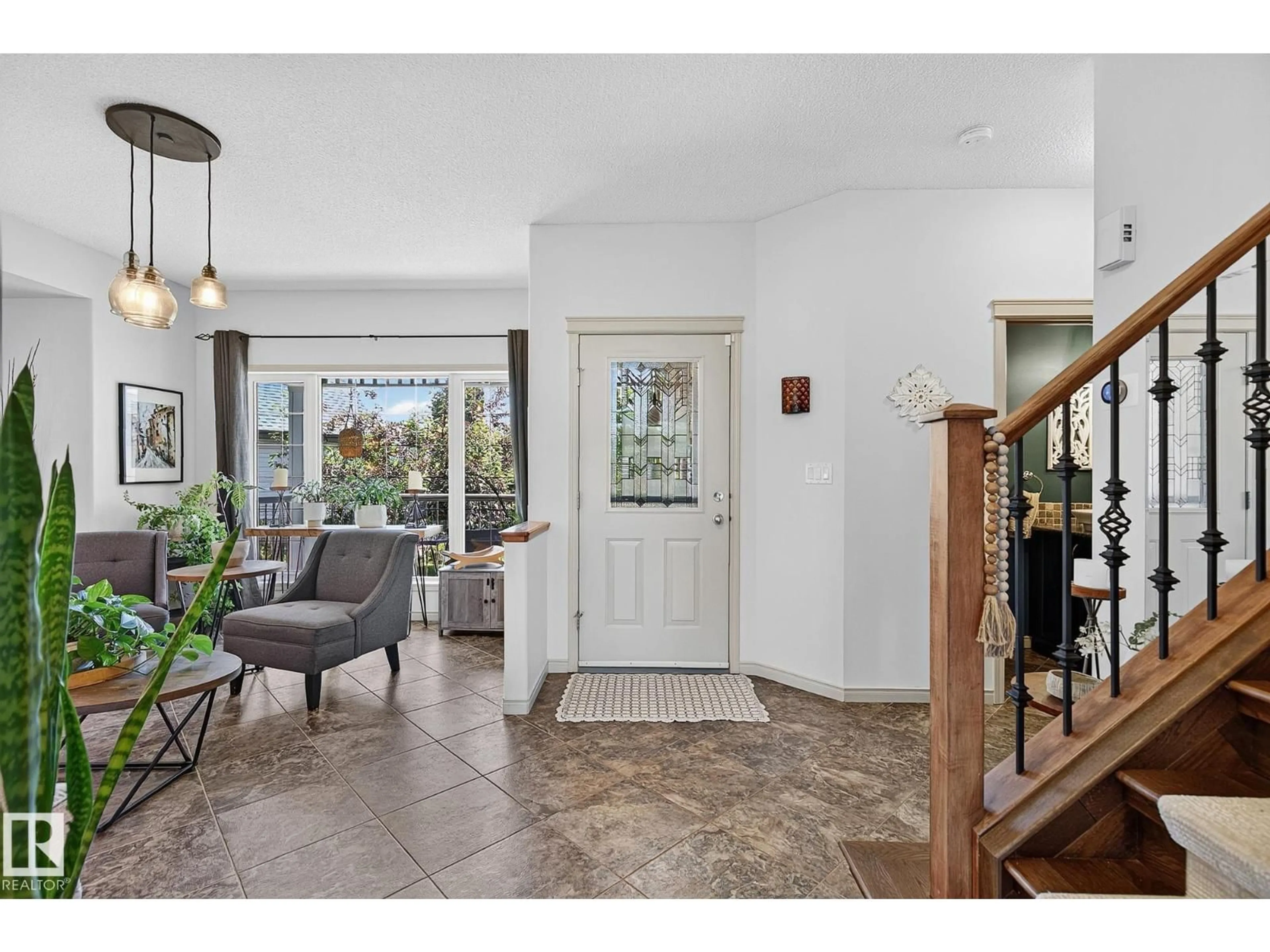 Indoor entryway for 163 GALLAND CR, Edmonton Alberta T5T6P4