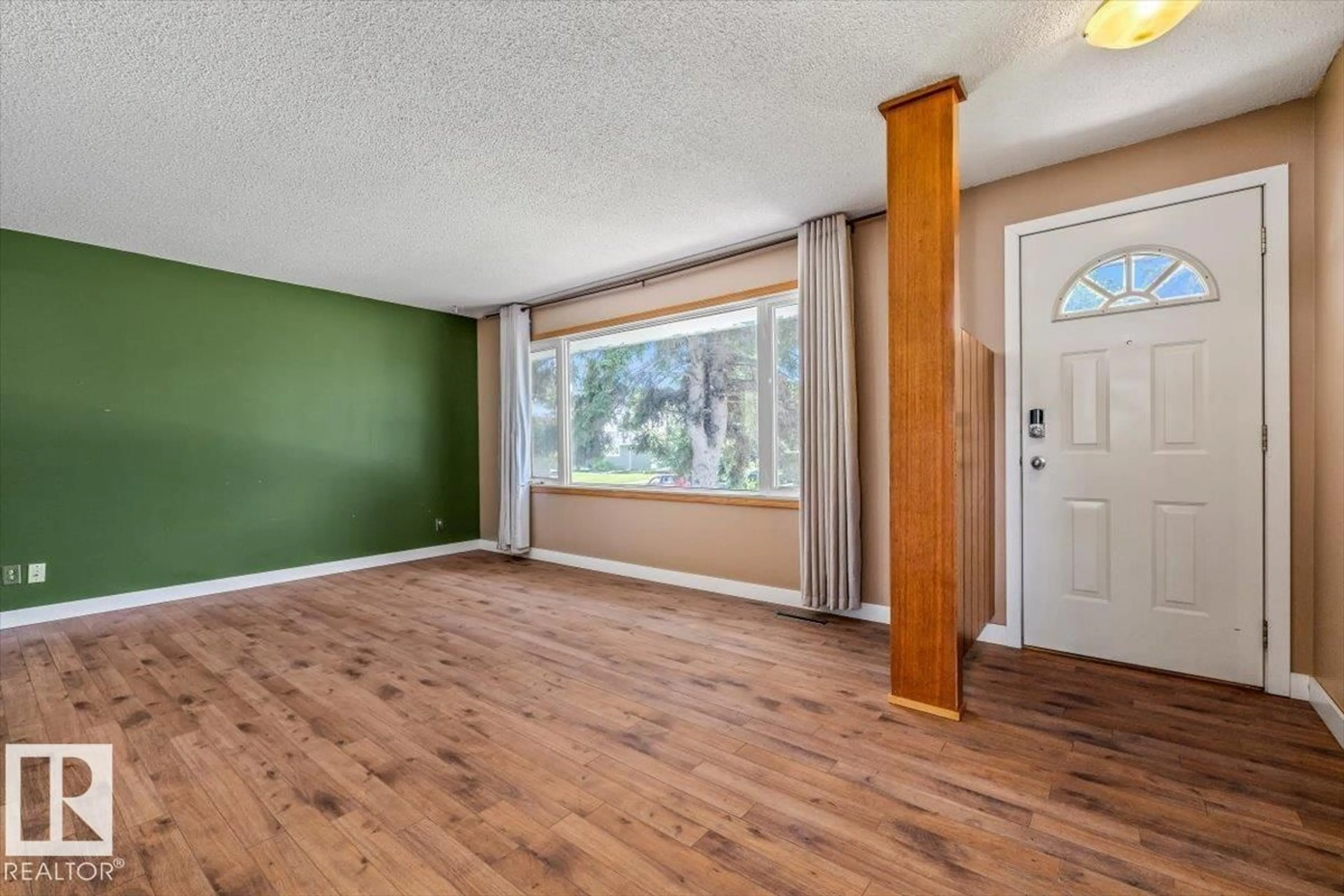 Indoor entryway for 10544 53 AV, Edmonton Alberta T6H0R8