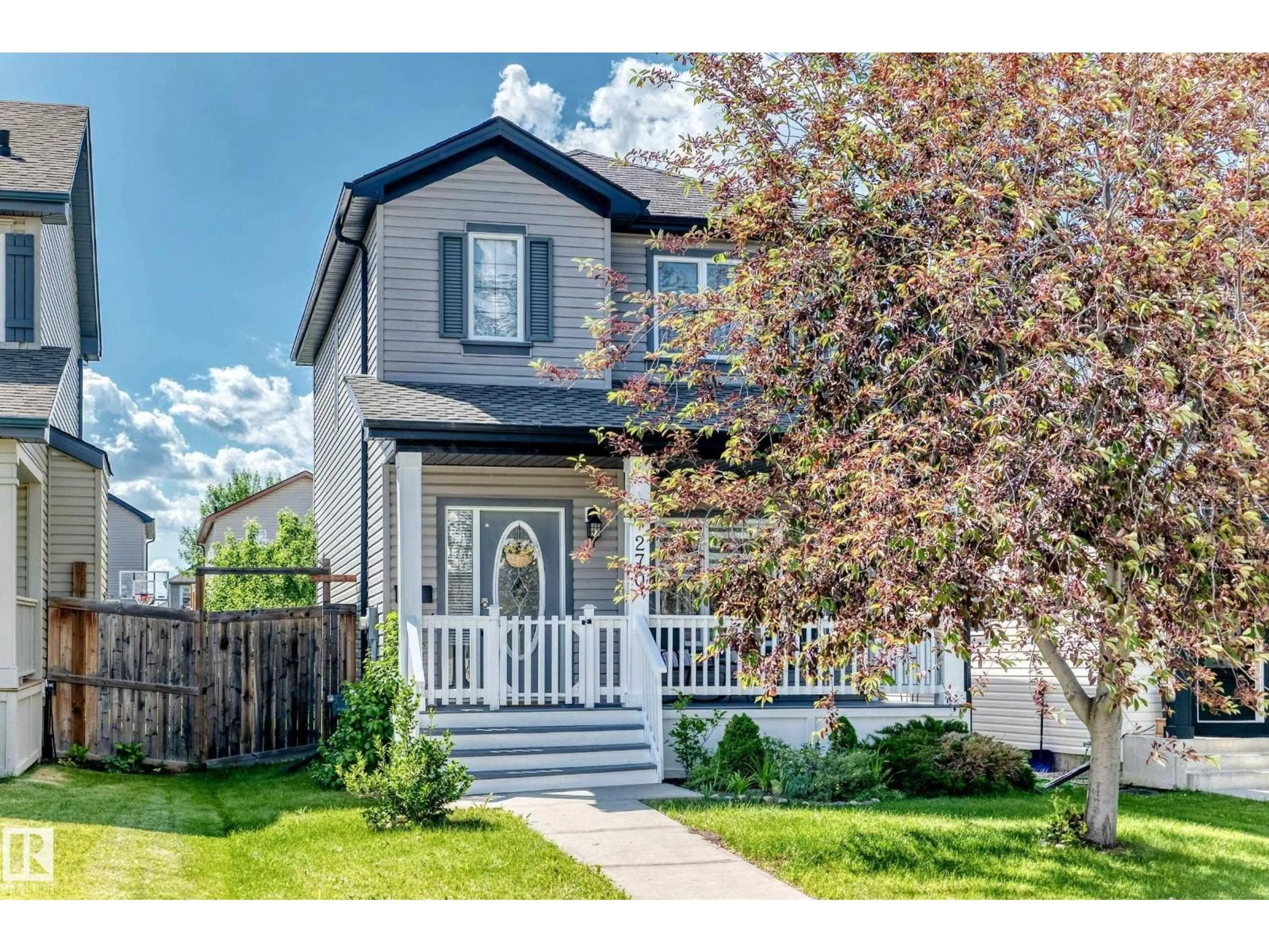 Home with vinyl exterior material, street for 270 SUNCREST RD, Sherwood Park Alberta T8H0B5