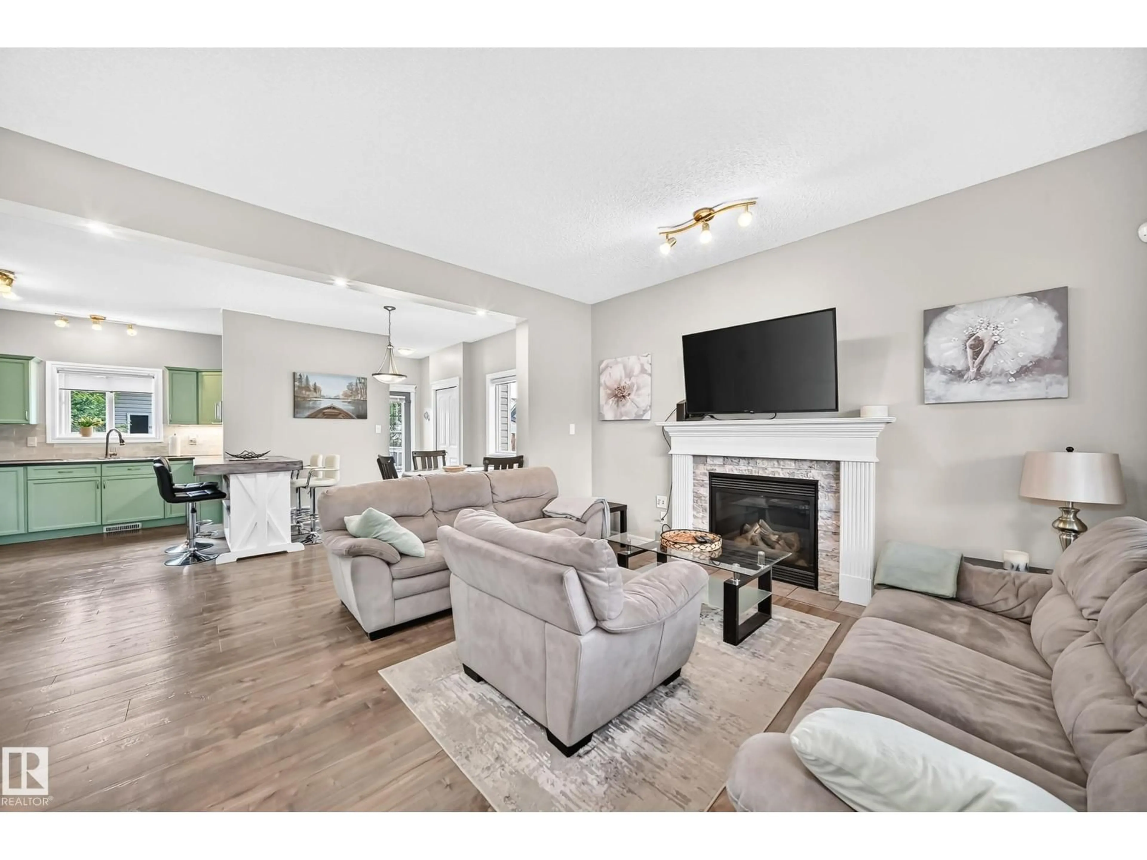 Living room with furniture, unknown for 270 SUNCREST RD, Sherwood Park Alberta T8H0B5
