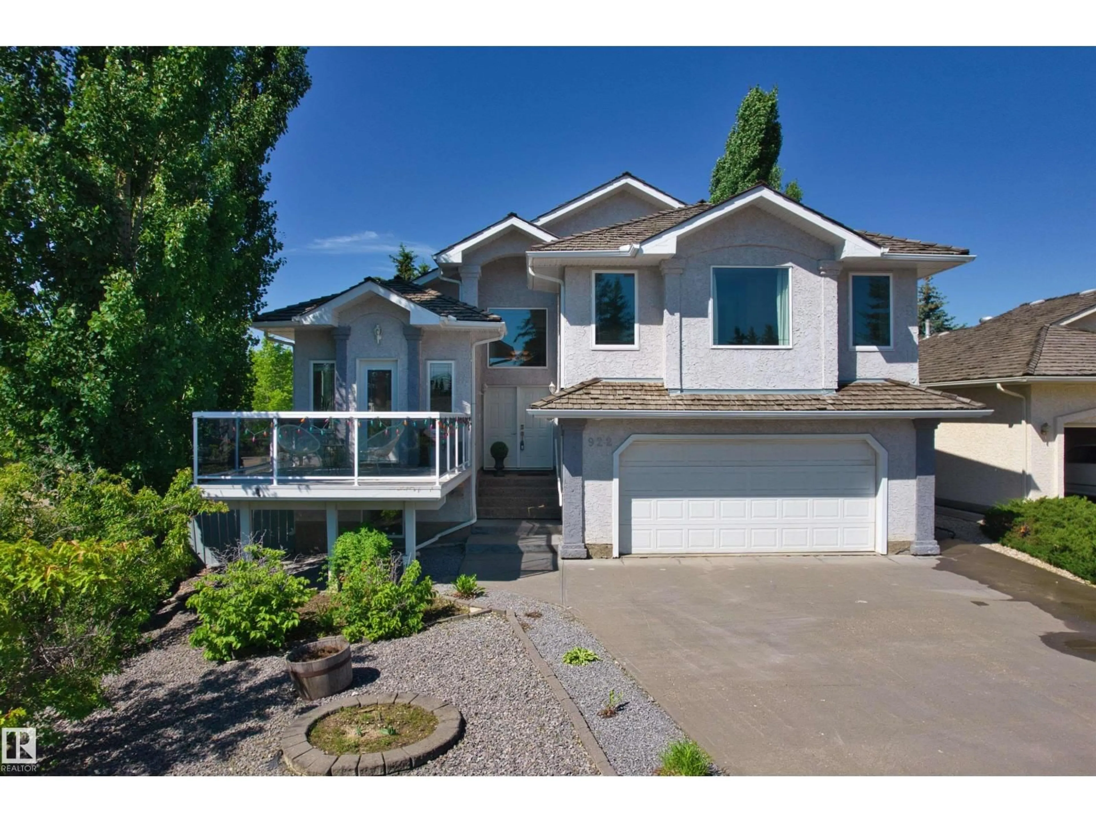 Home with vinyl exterior material, street for 922 WALLBRIDGE PL, Edmonton Alberta T6M2L8