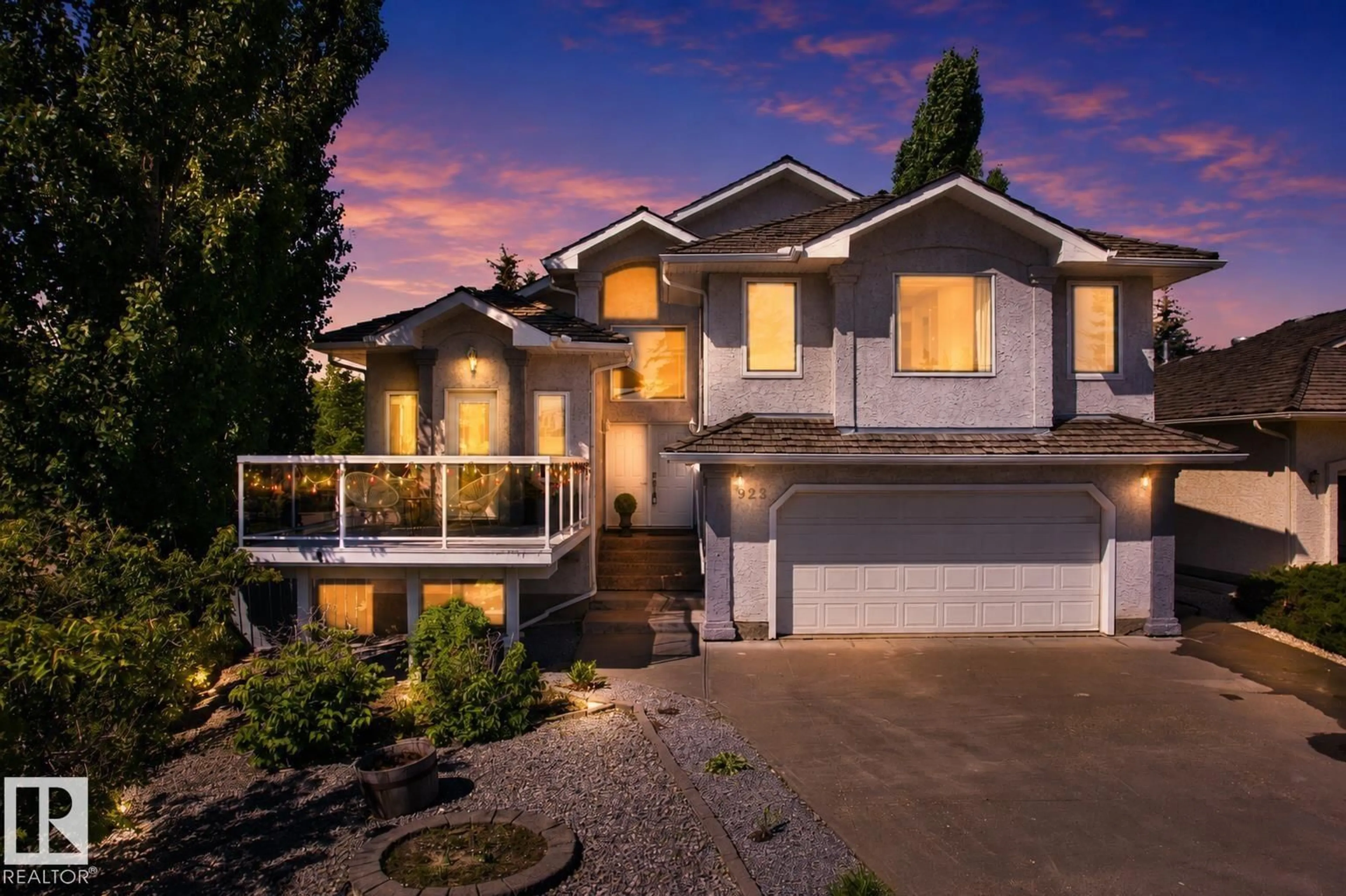 Home with vinyl exterior material, unknown for 922 WALLBRIDGE PL, Edmonton Alberta T6M2L8