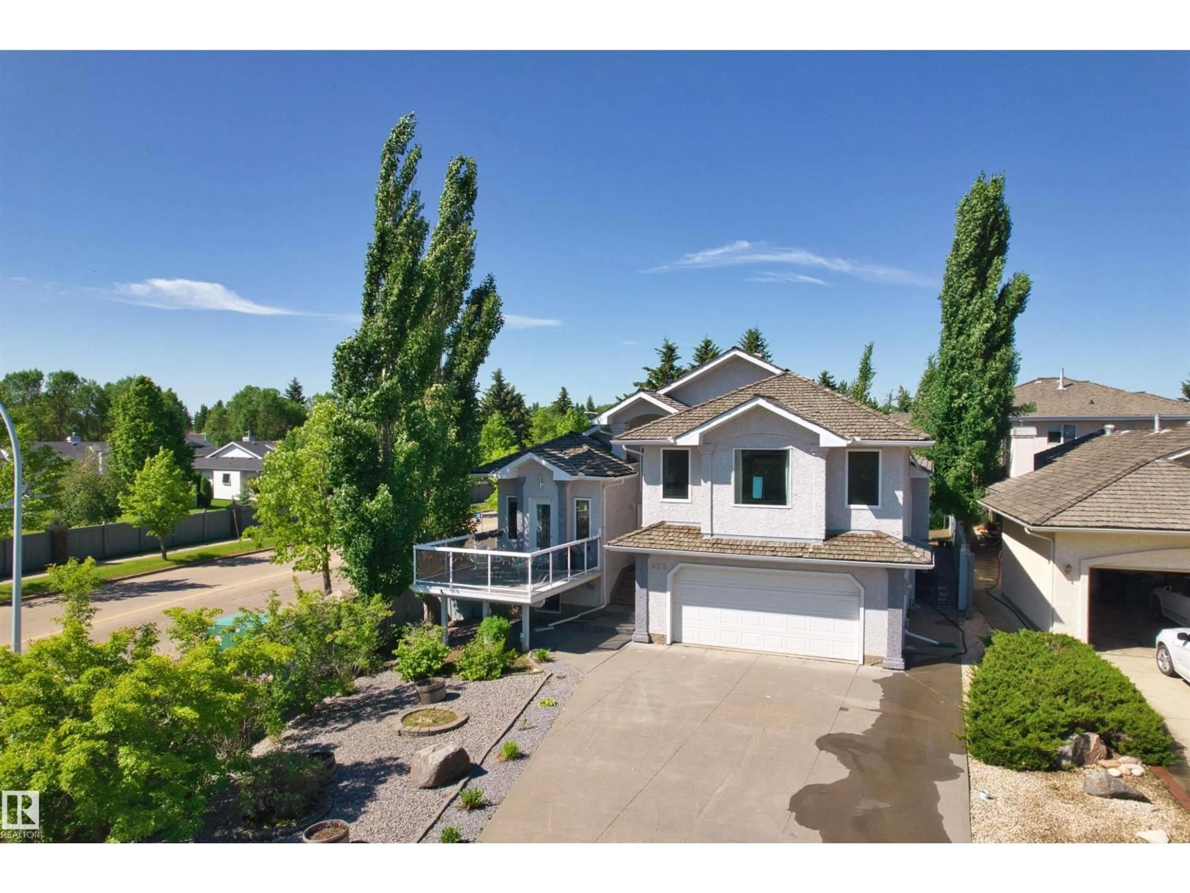 A pic from outside/outdoor area/front of a property/back of a property/a pic from drone, street for 922 WALLBRIDGE PL, Edmonton Alberta T6M2L8
