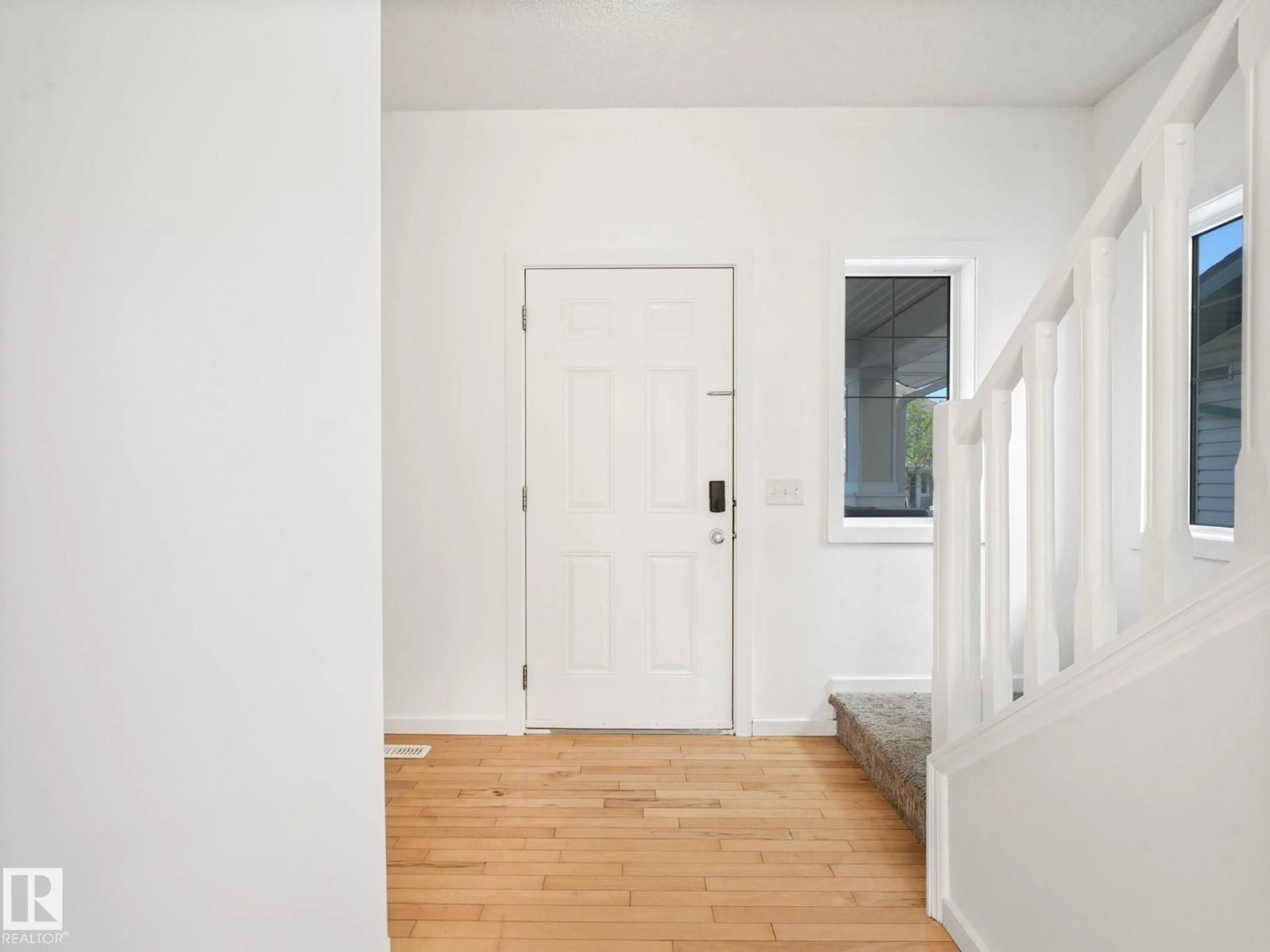 Indoor entryway for 3147 TRELLE LO, Edmonton Alberta T6R0A2