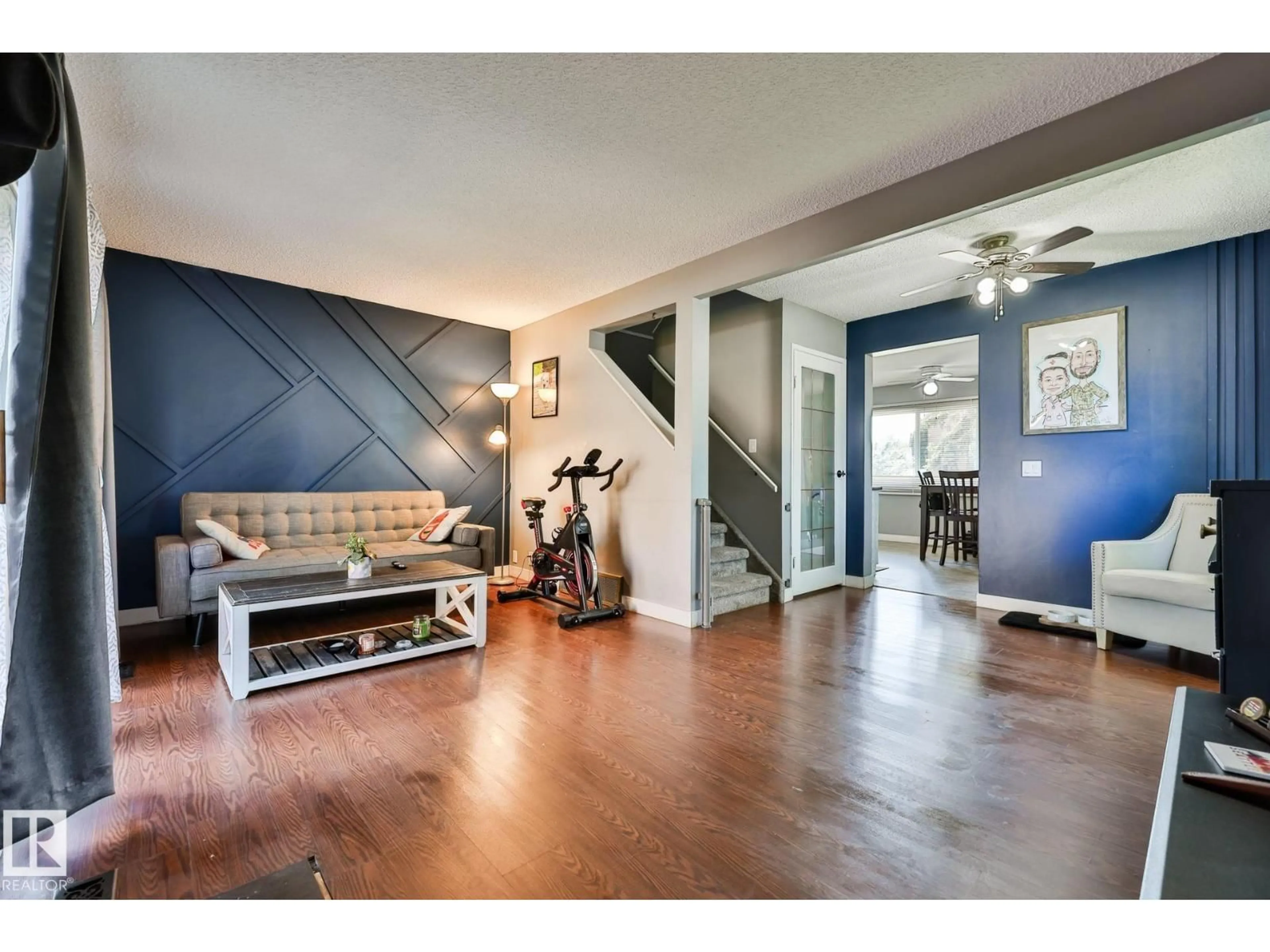 Indoor entryway for 14567 52 ST, Edmonton Alberta T5A4N1