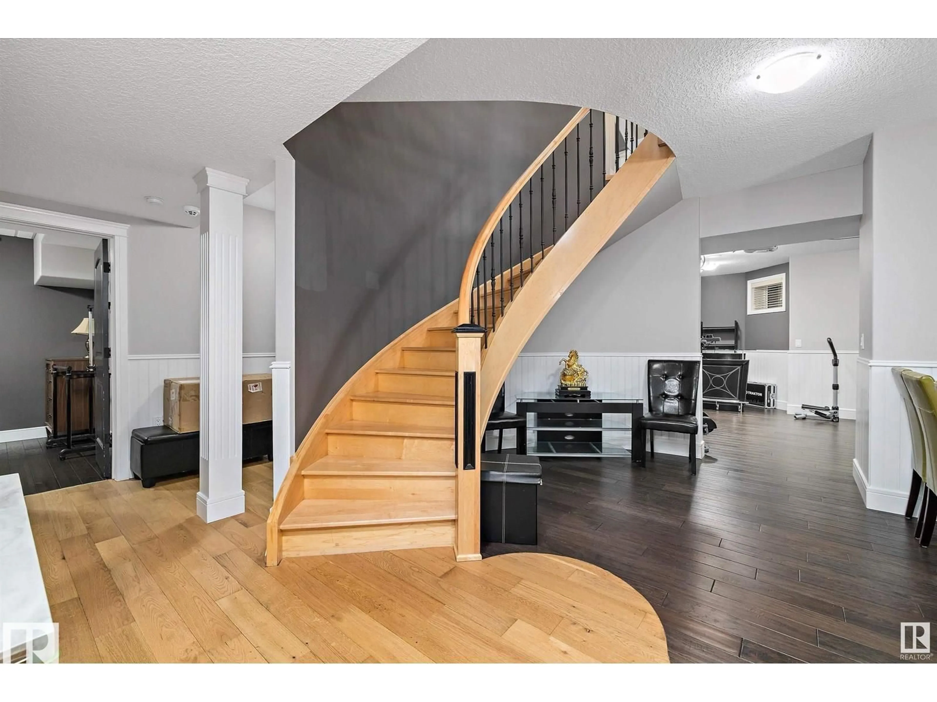 Stairs for 9544 154 ST, Edmonton Alberta T5P2E9