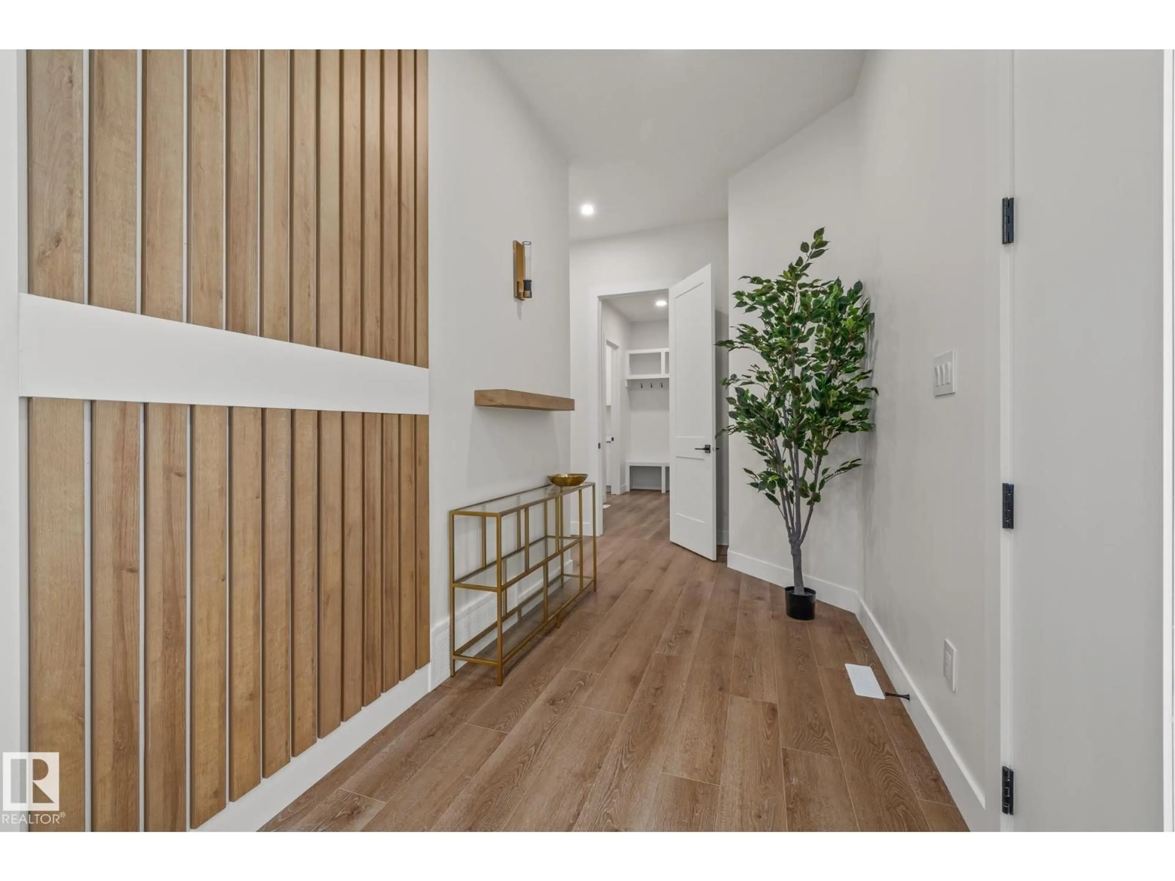 Indoor entryway for 132 EDGEWATER CI, Leduc Alberta T9E1K5