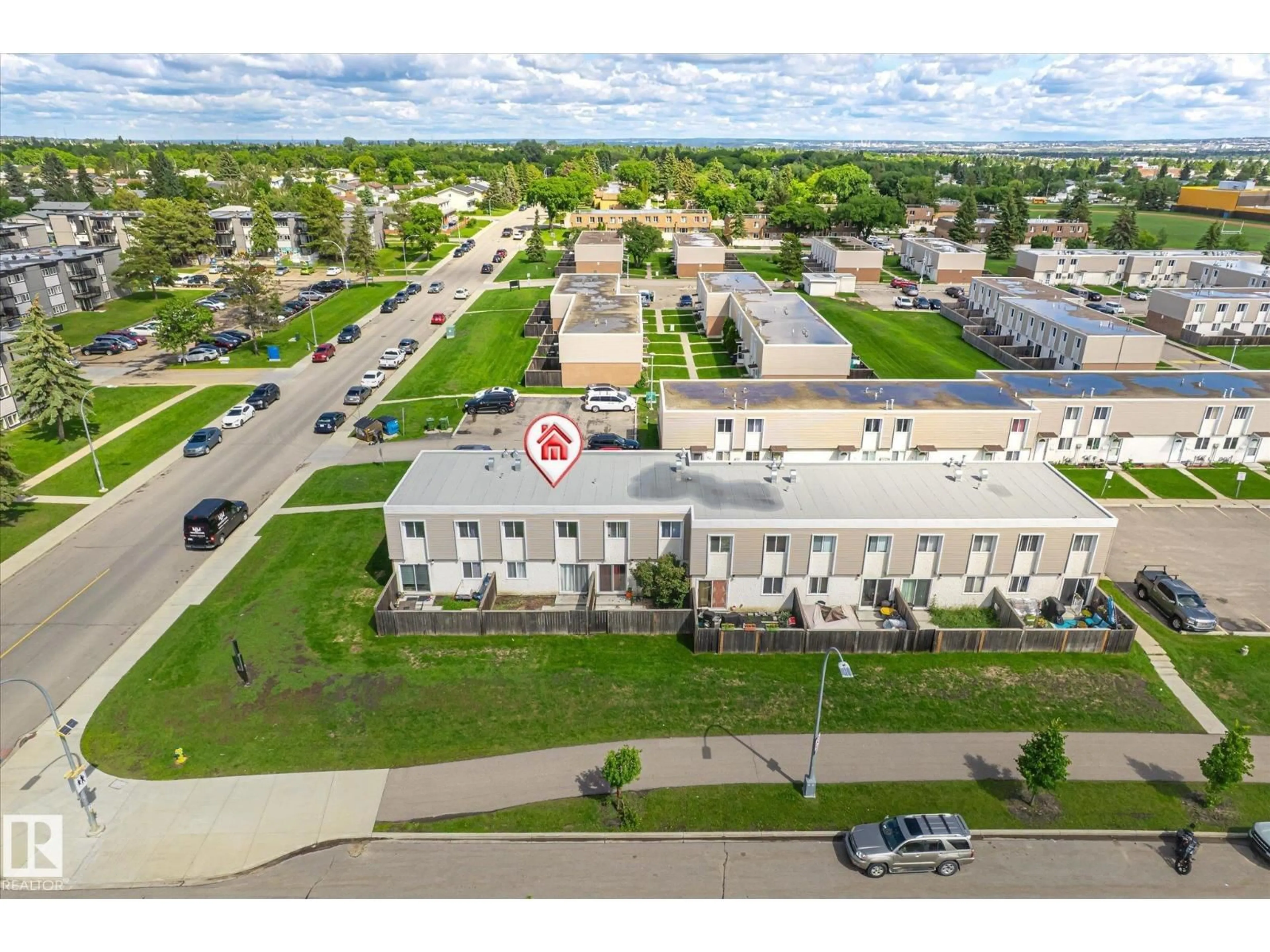 A pic from outside/outdoor area/front of a property/back of a property/a pic from drone, street for 186 CORNELL CT, Edmonton Alberta T5C3C3