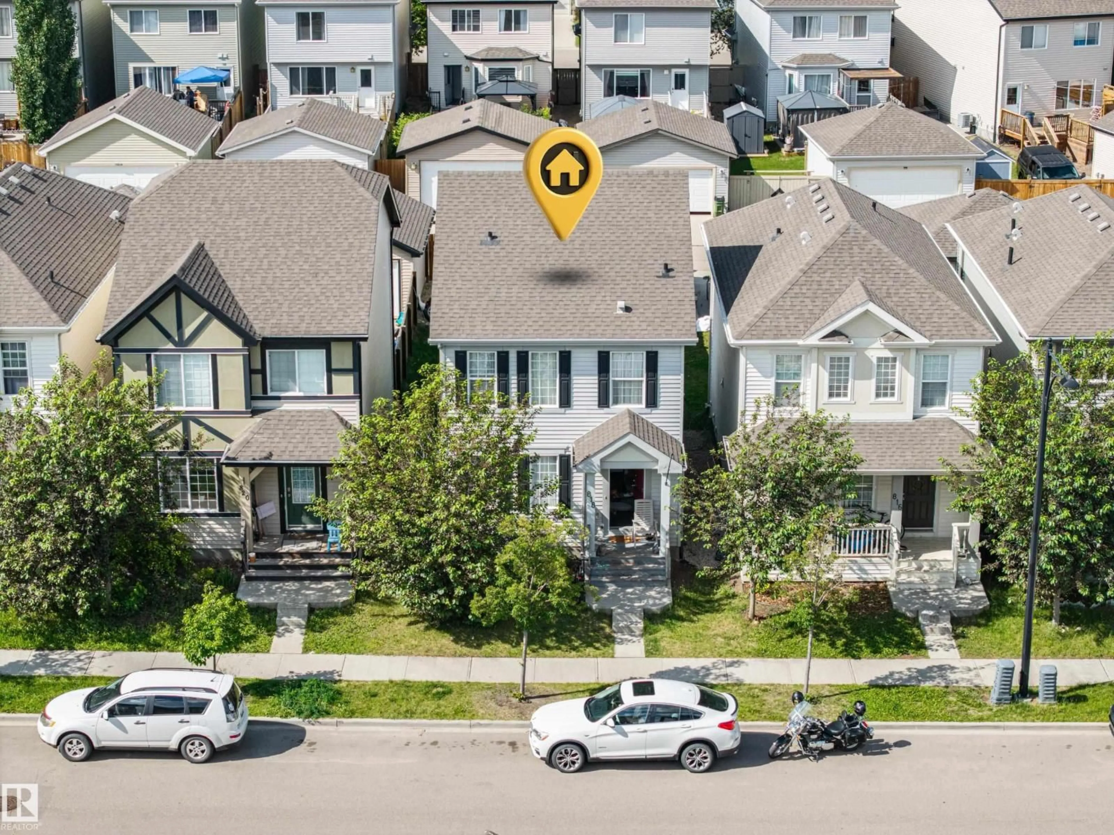 A pic from outside/outdoor area/front of a property/back of a property/a pic from drone, street for 818 EAGLESON LINK, Edmonton Alberta T6M0V3