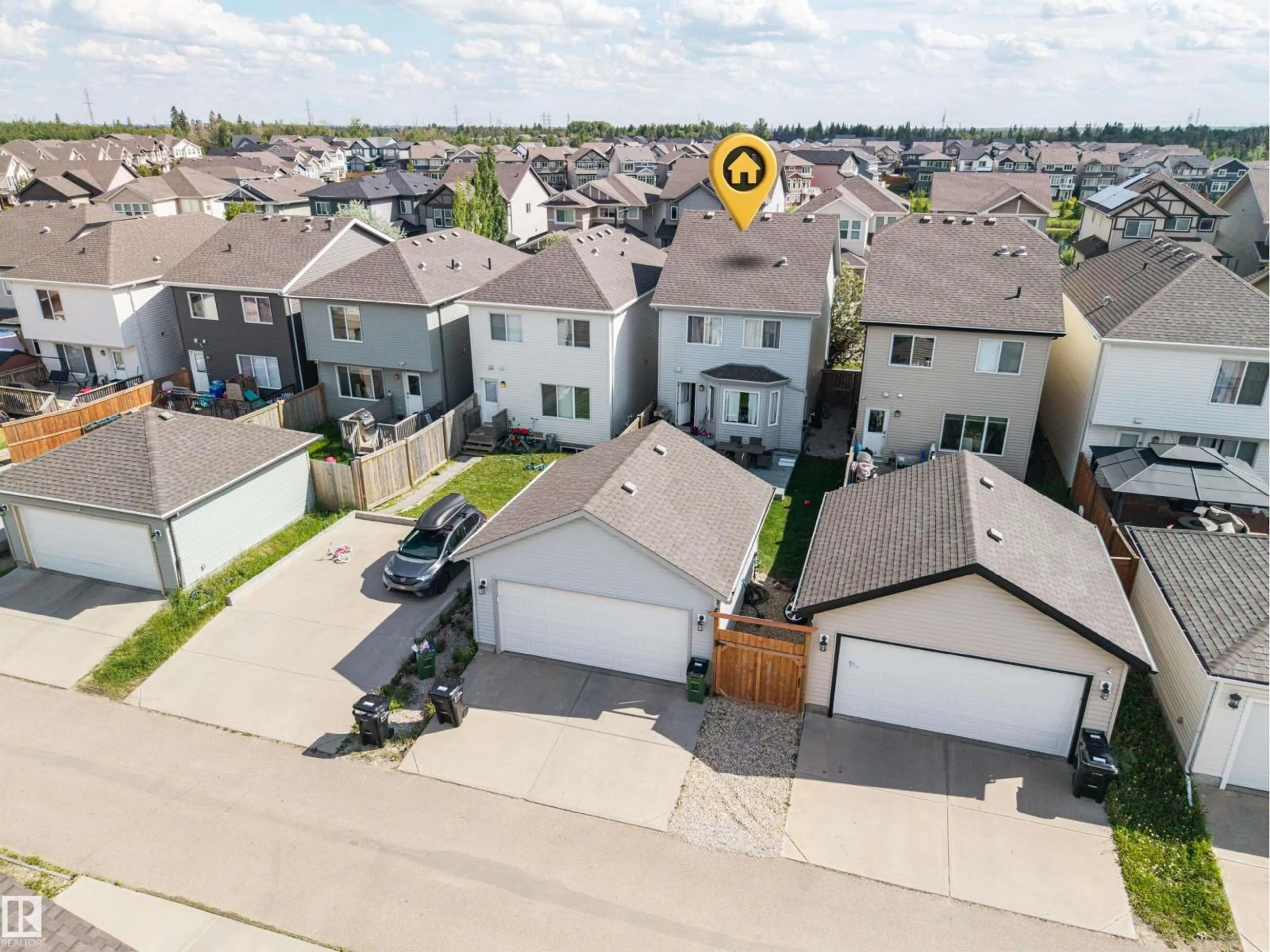 A pic from outside/outdoor area/front of a property/back of a property/a pic from drone, street for 818 EAGLESON LINK, Edmonton Alberta T6M0V3