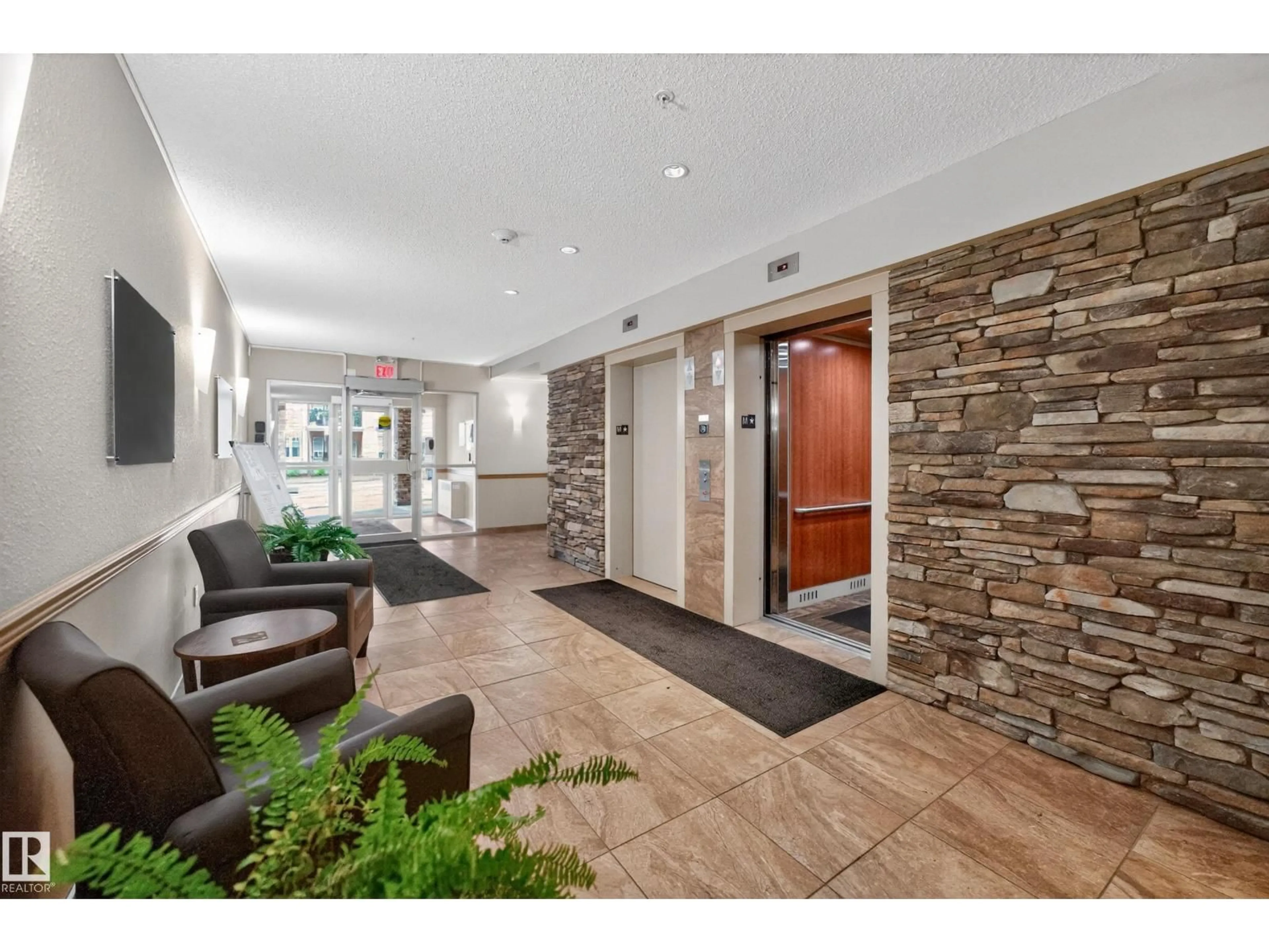 Indoor foyer for #215 - 2045 GRANTHAM CT, Edmonton Alberta T5T3X6