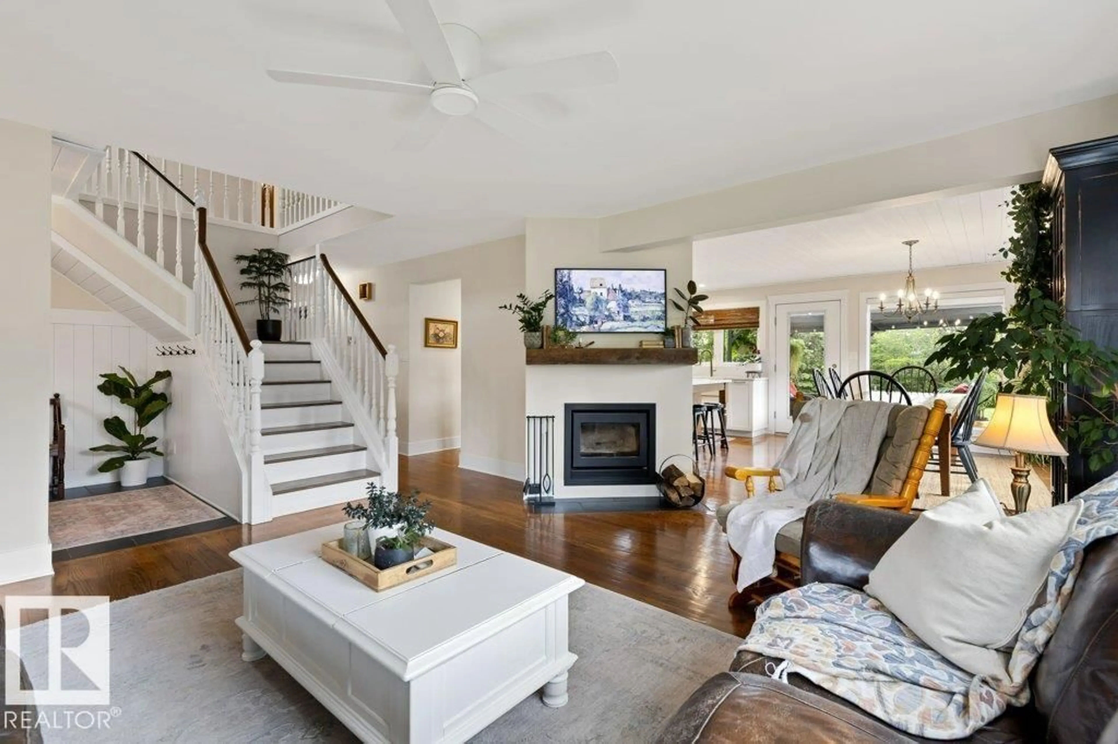 Living room with furniture, unknown for 57515 RGE ROAD 254, Rural Sturgeon County Alberta T0G1L1