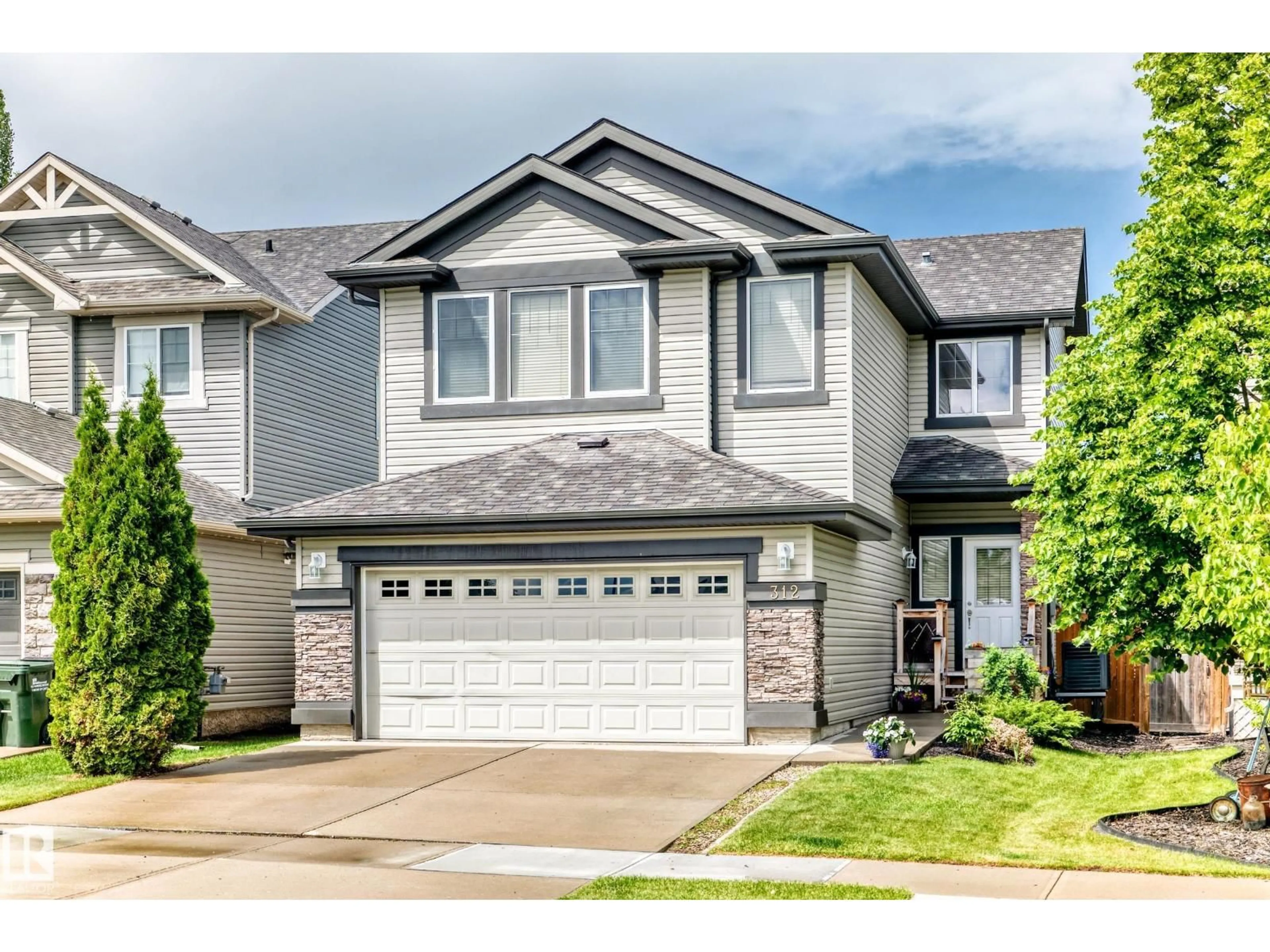 Home with vinyl exterior material, street for 312 CRIMSON DR, Sherwood Park Alberta T8H0L5