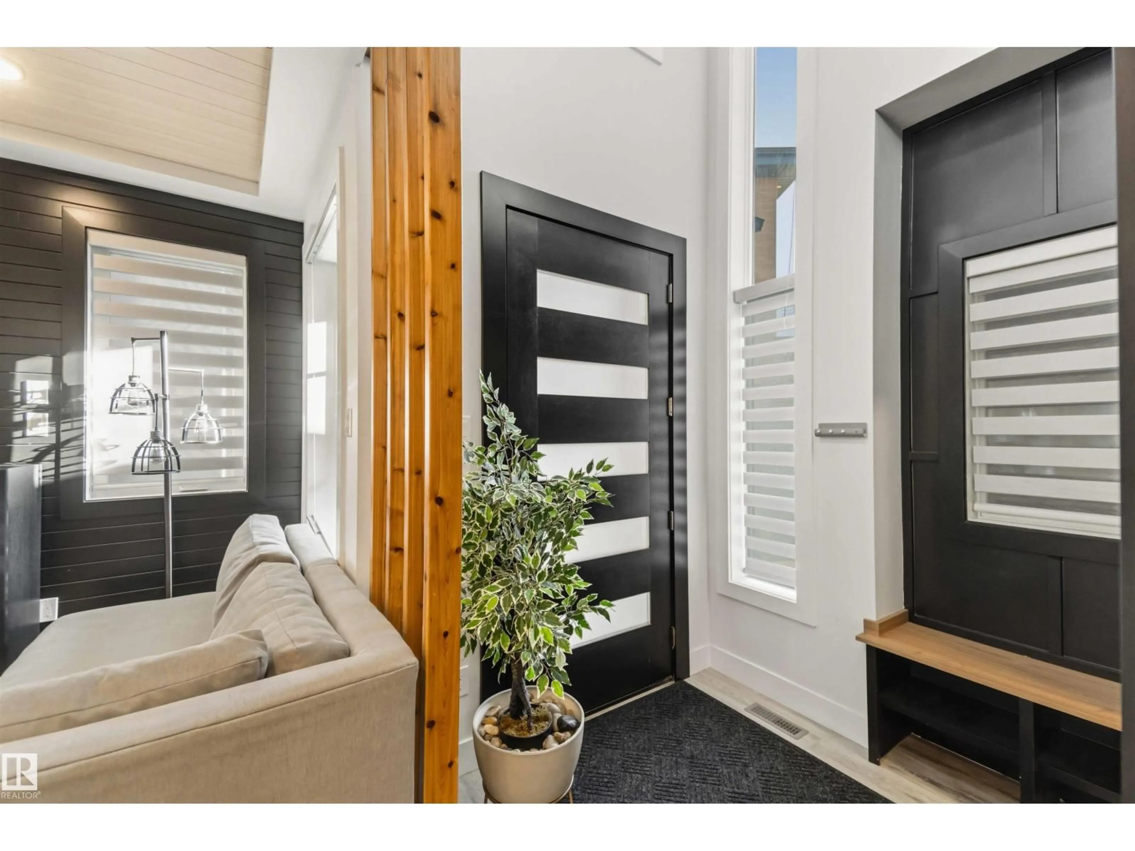 Indoor entryway for 219 37 ST, Edmonton Alberta T6X2W4