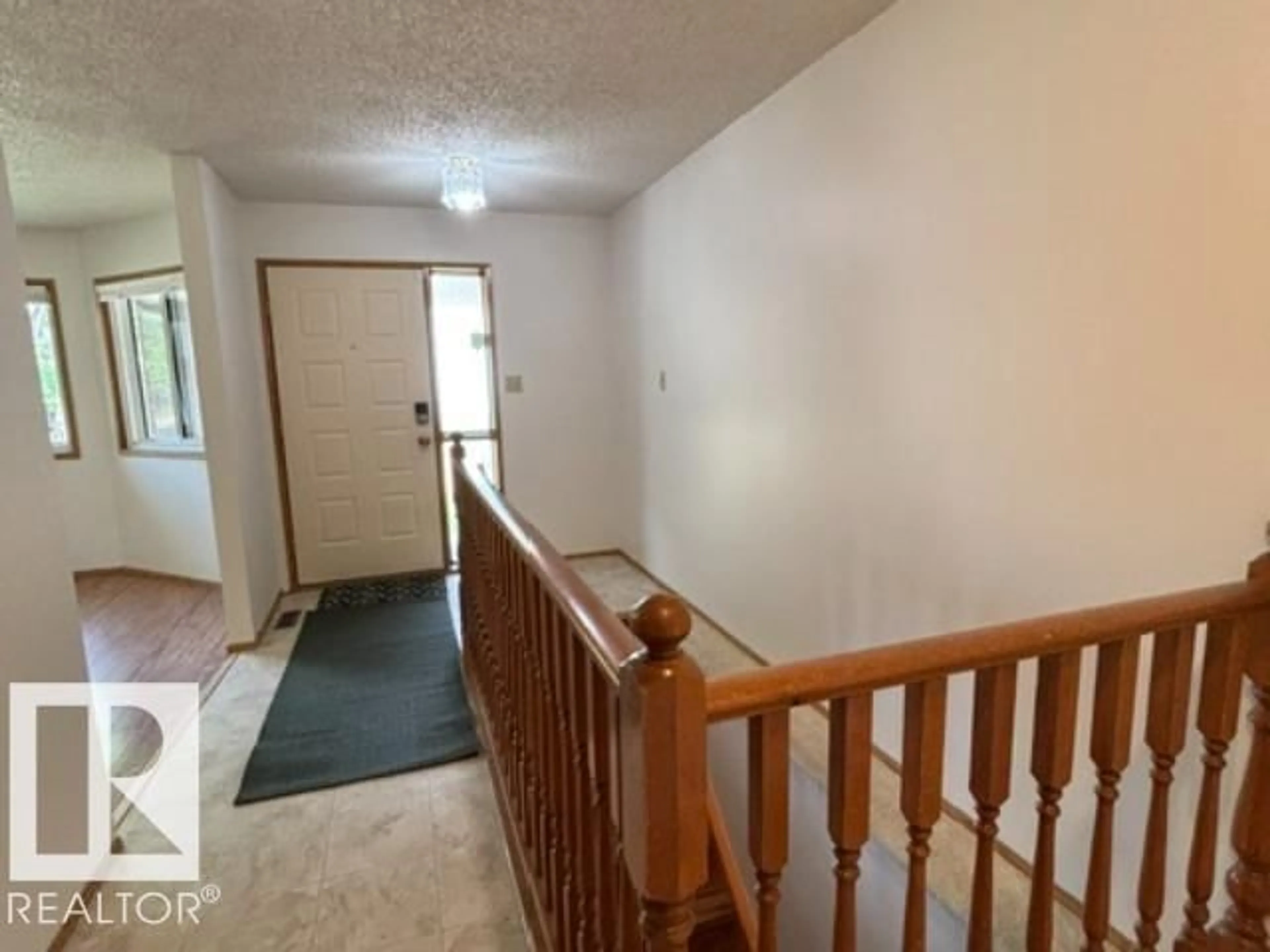 A pic of a room for 241 OEMING RD, Edmonton Alberta T6R1M1