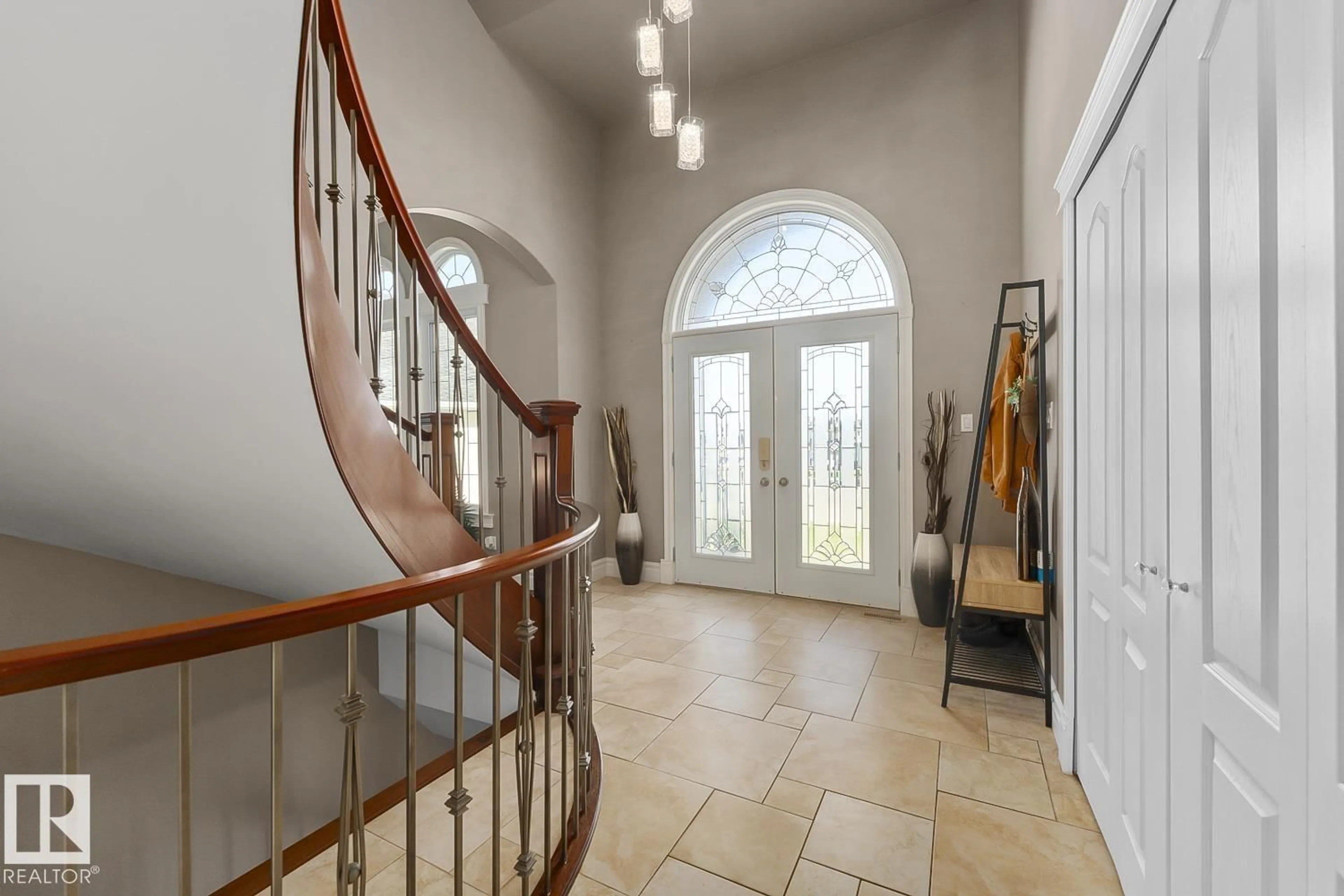 Indoor foyer for 2101 7 ST, Cold Lake Alberta T9M2B9