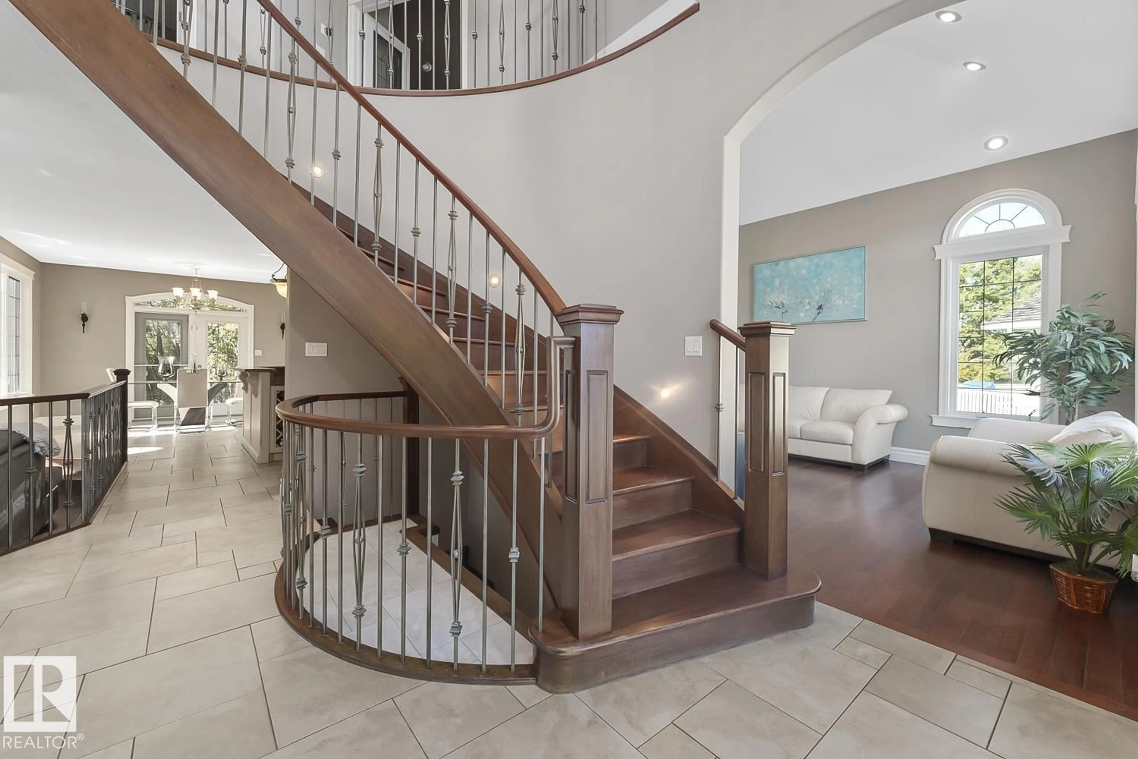 Indoor foyer for 2101 7 ST, Cold Lake Alberta T9M2B9