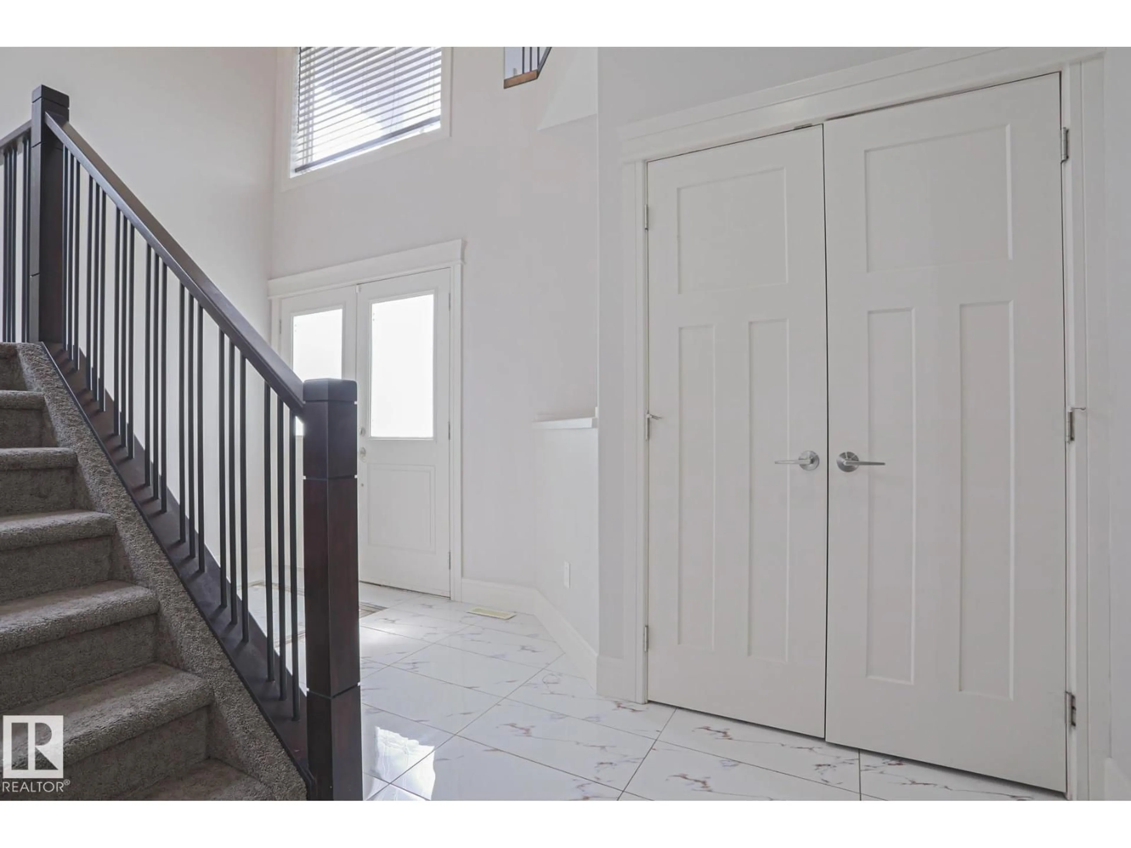 Indoor foyer for 4642 CHARLES WY, Edmonton Alberta T6W3H1