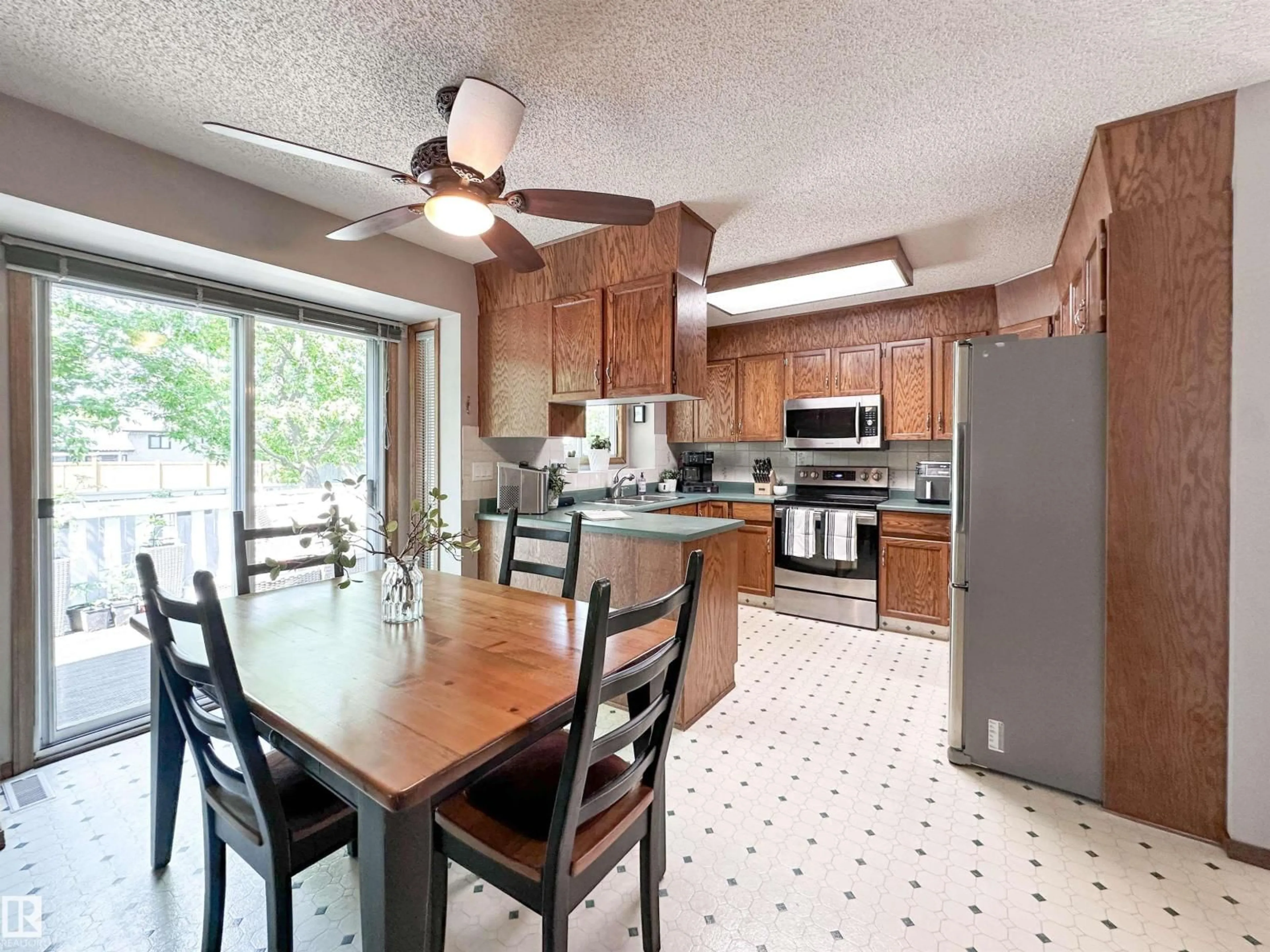 Open concept kitchen, unknown for 8 DION PL, St. Albert Alberta T8N4W1