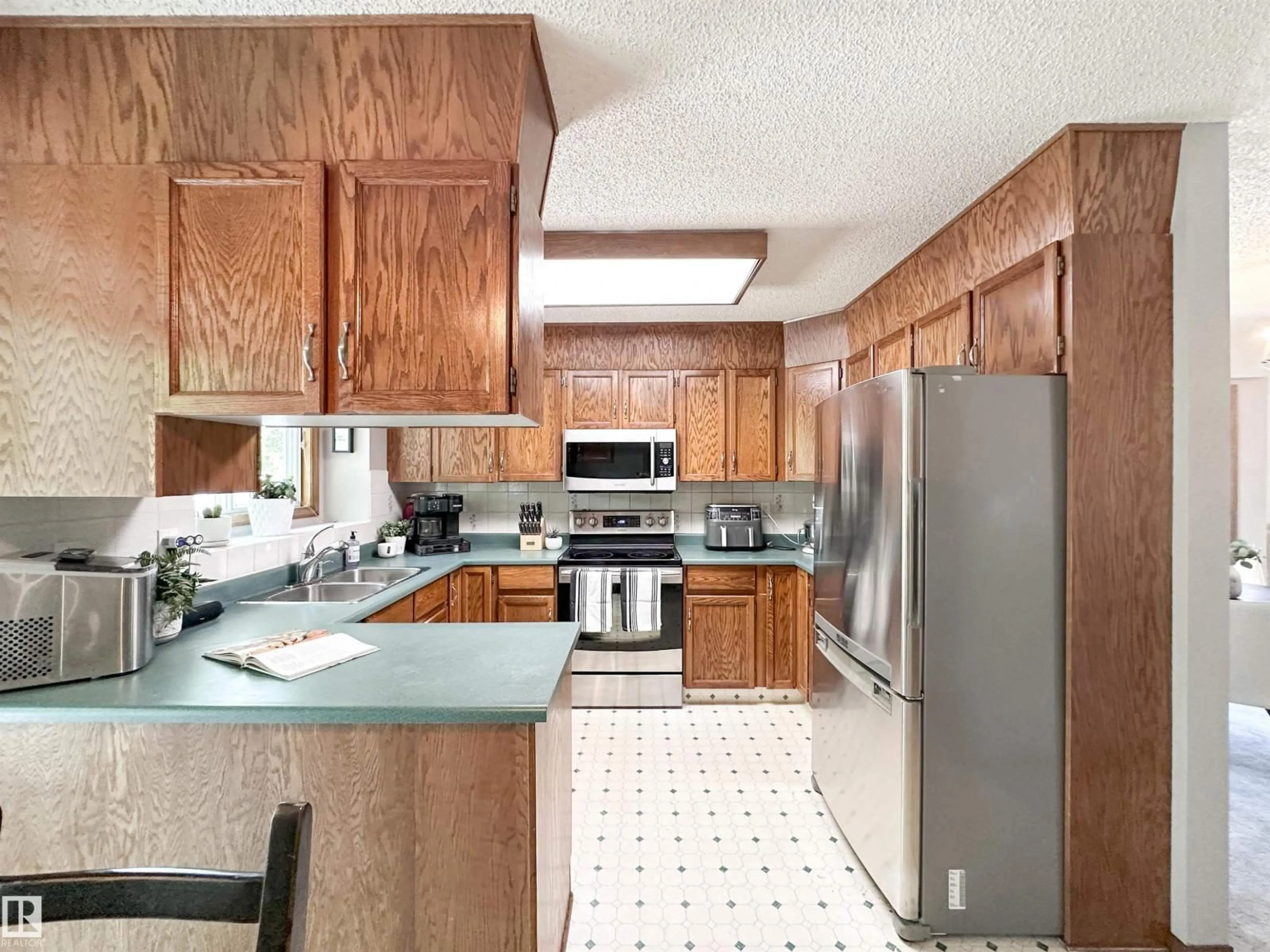Standard kitchen, unknown for 8 DION PL, St. Albert Alberta T8N4W1