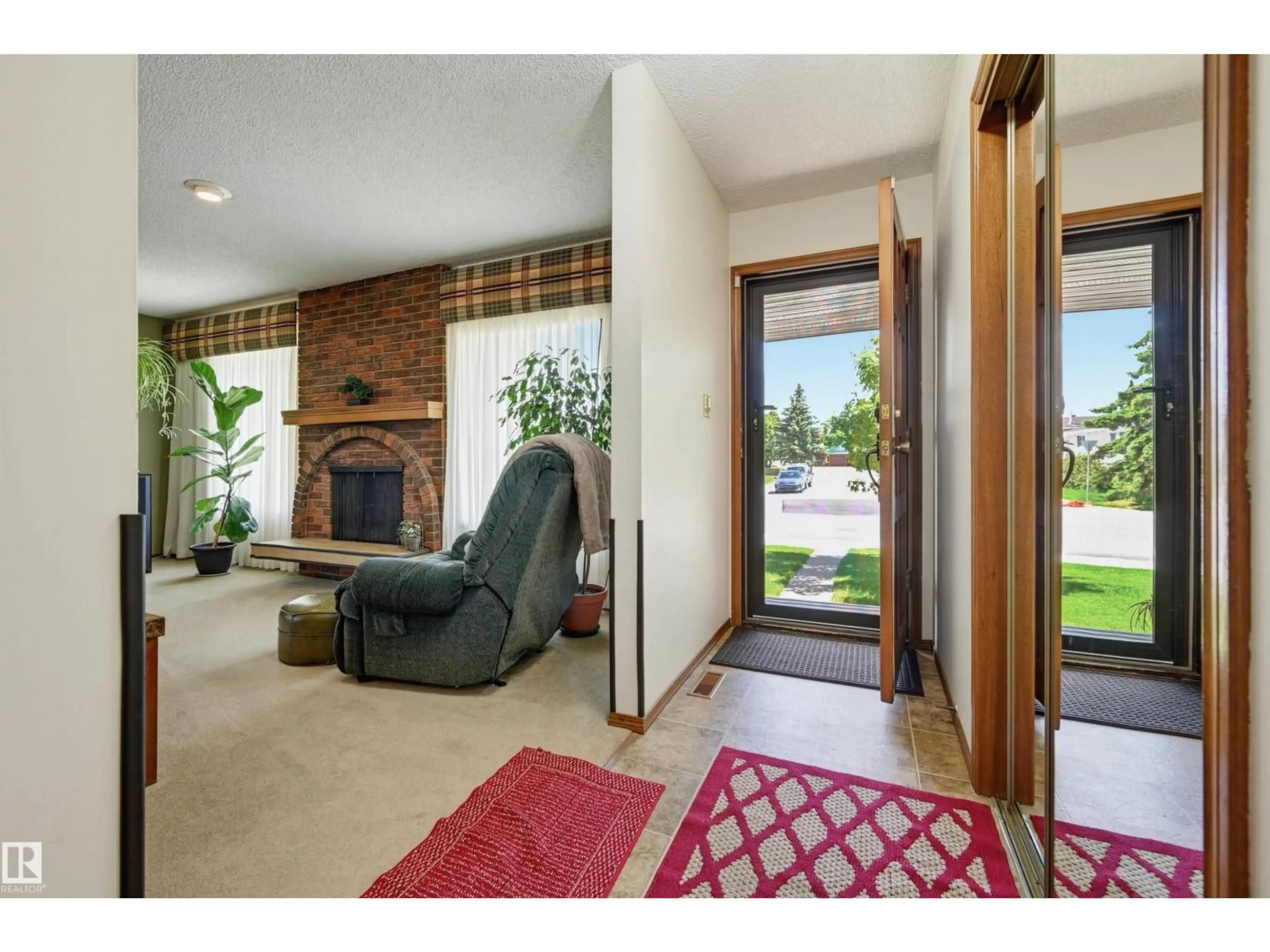 Indoor entryway for NW - 1920 65 ST, Edmonton Alberta T6L1T2