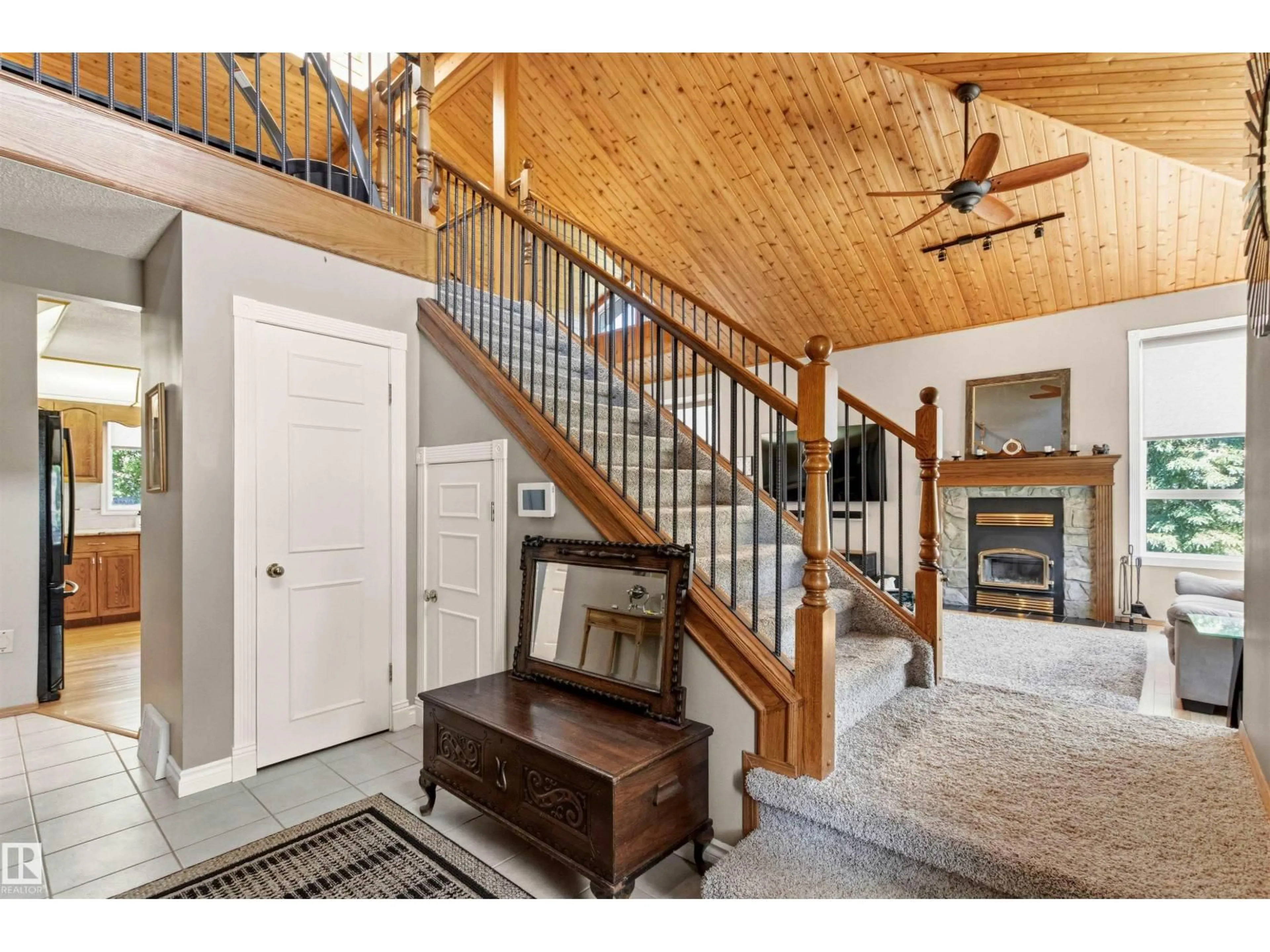 Indoor entryway for 75 RGE ROAD 54 A, Rural Parkland County Alberta T0E2B0
