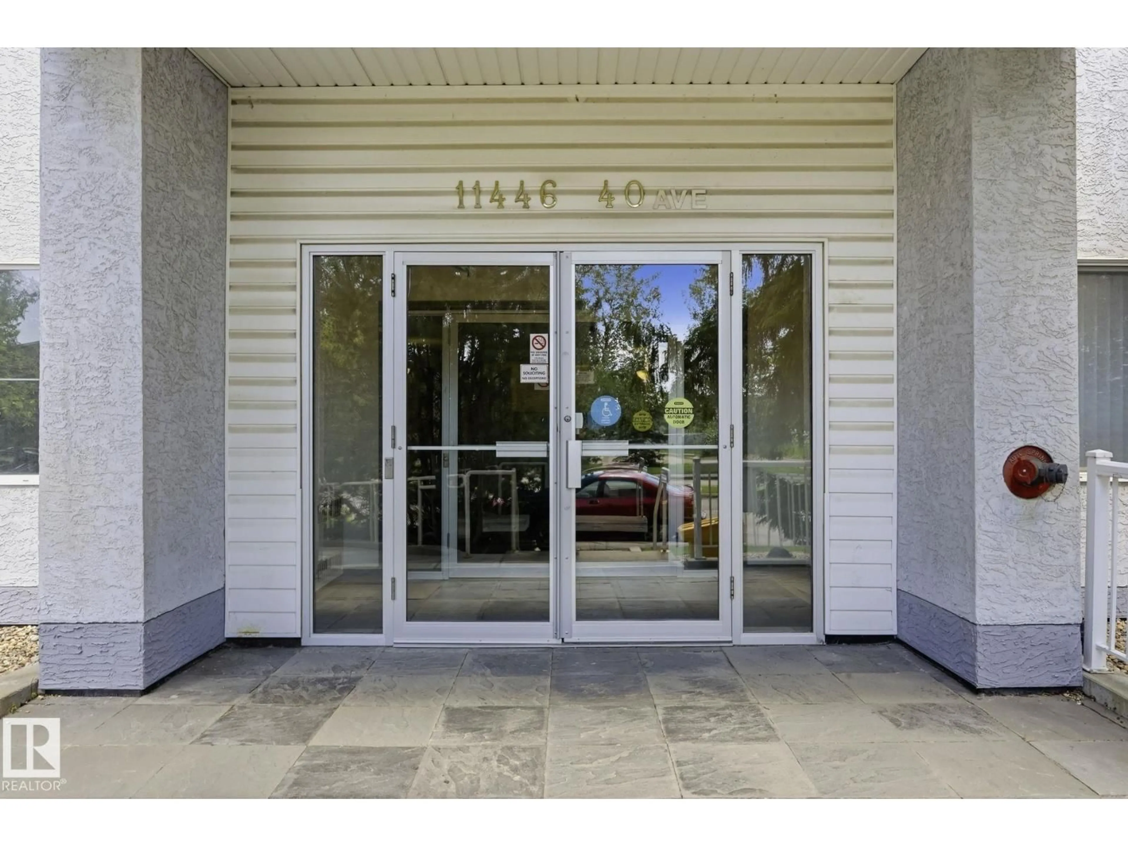Indoor foyer for 105 - 11446 40 AV NW, Edmonton Alberta T6J0R5