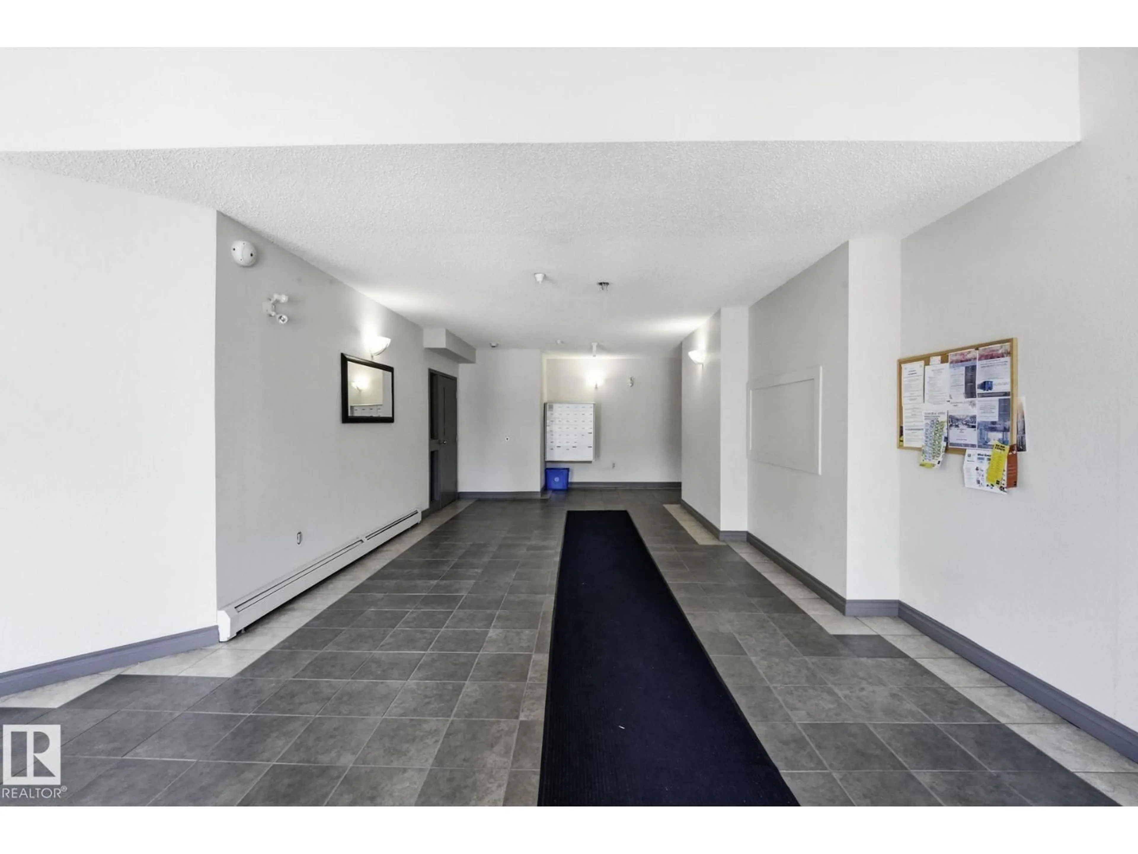 Indoor foyer for 105 - 11446 40 AV NW, Edmonton Alberta T6J0R5