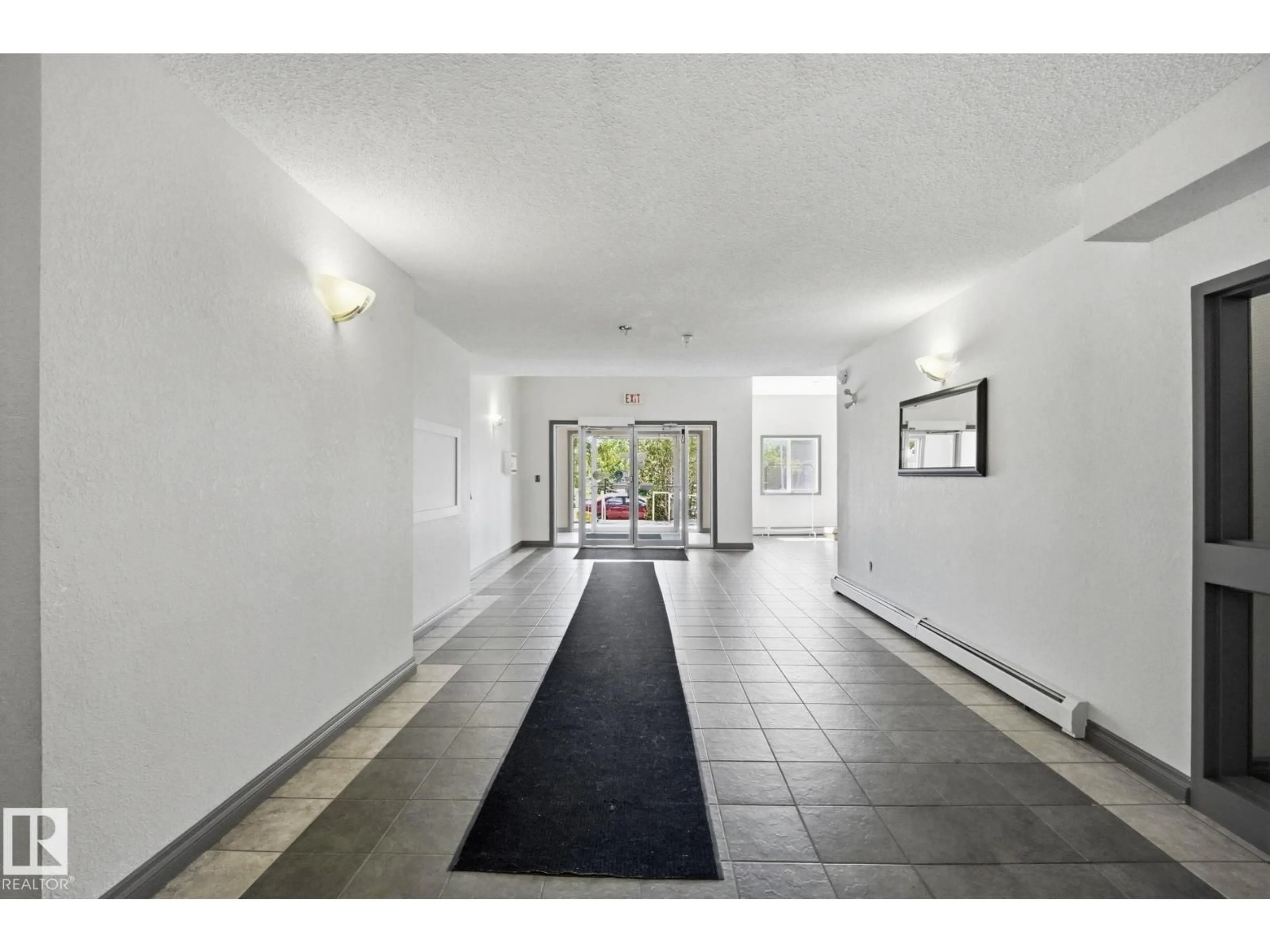 Indoor foyer for 105 - 11446 40 AV NW, Edmonton Alberta T6J0R5