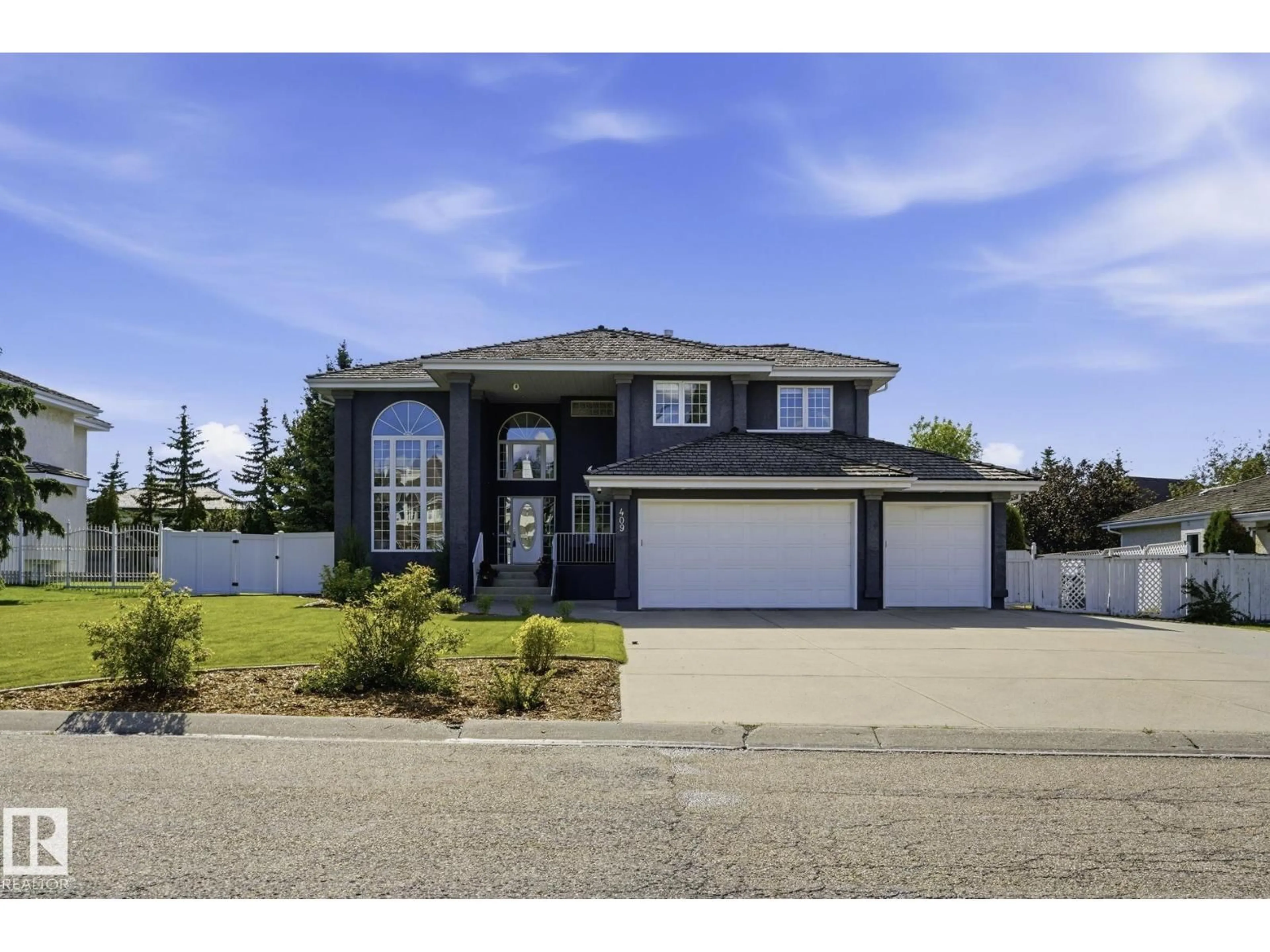 Home with vinyl exterior material, street for 409 ESTATE DR, Sherwood Park Alberta T8B1L9