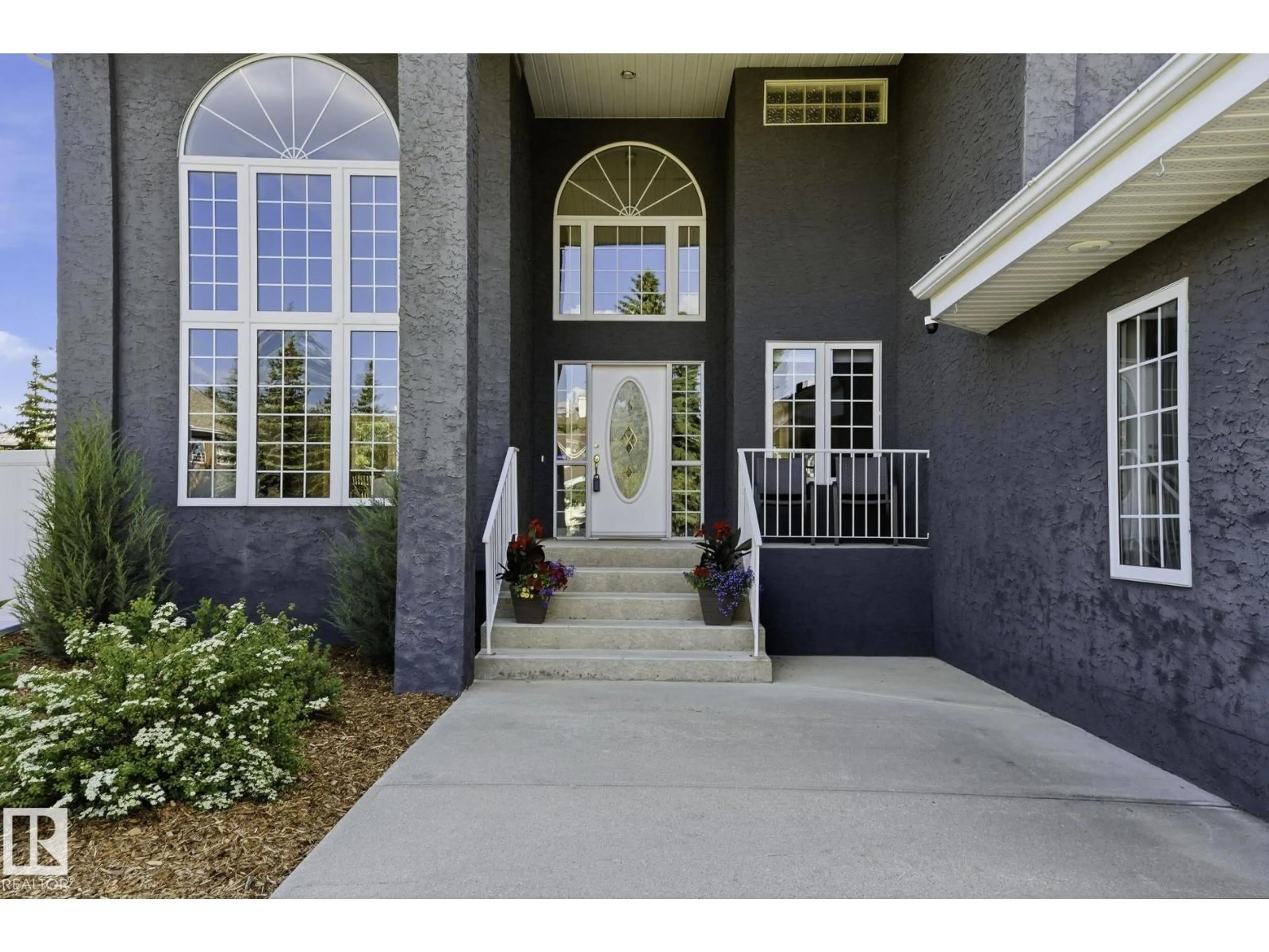 Indoor entryway for 409 ESTATE DR, Sherwood Park Alberta T8B1L9