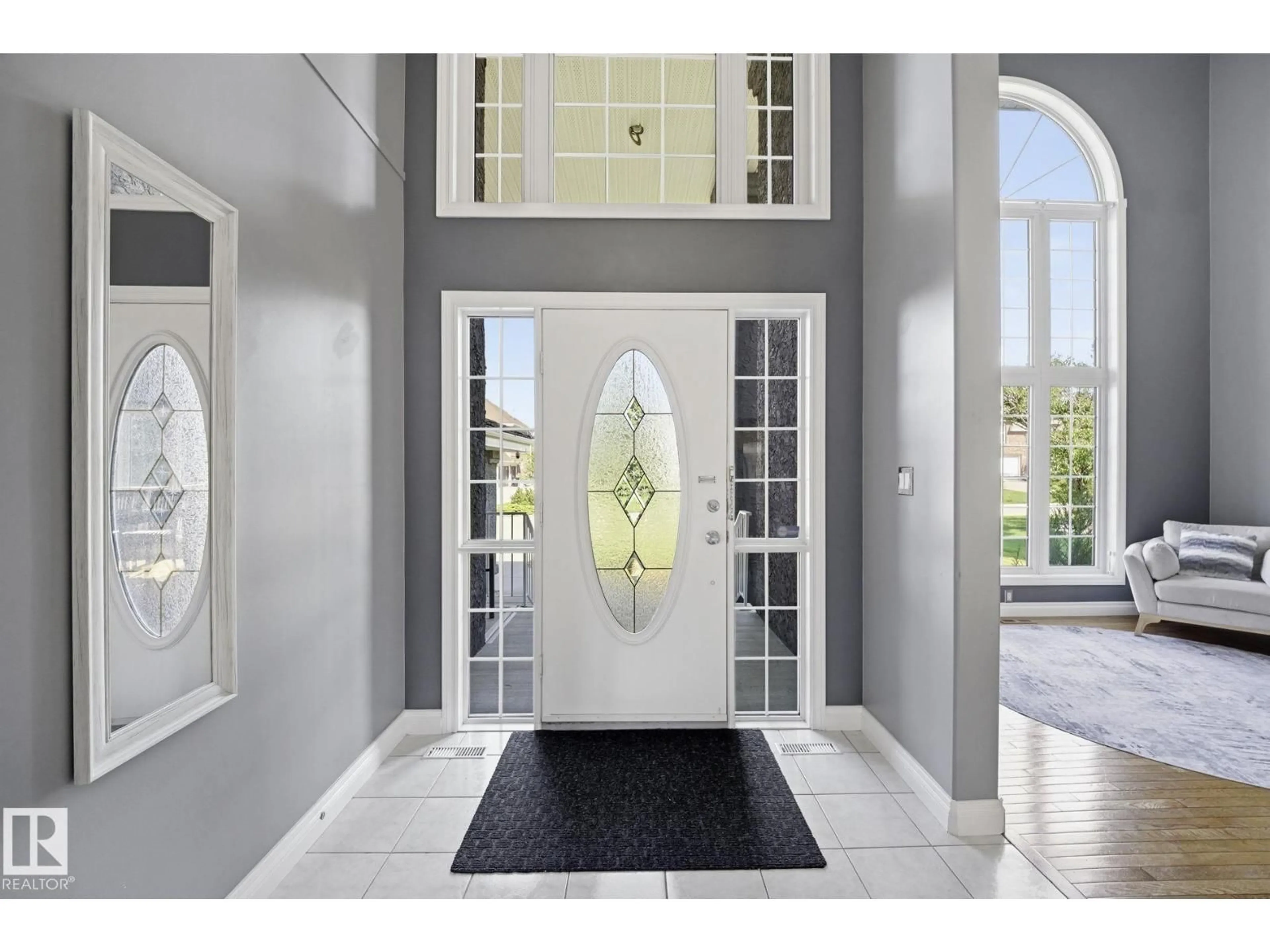 Indoor entryway for 409 ESTATE DR, Sherwood Park Alberta T8B1L9