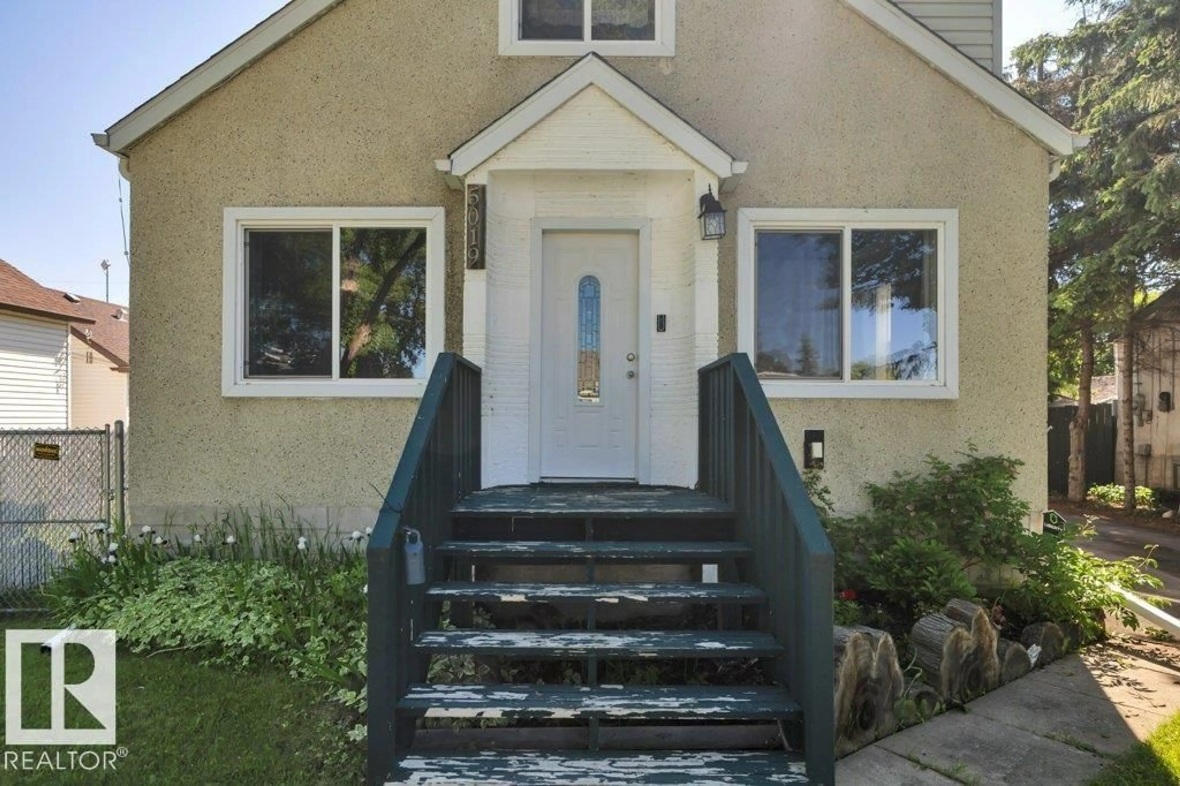 Unknown for 5019 49 STREET, Calmar Alberta T0C0V0