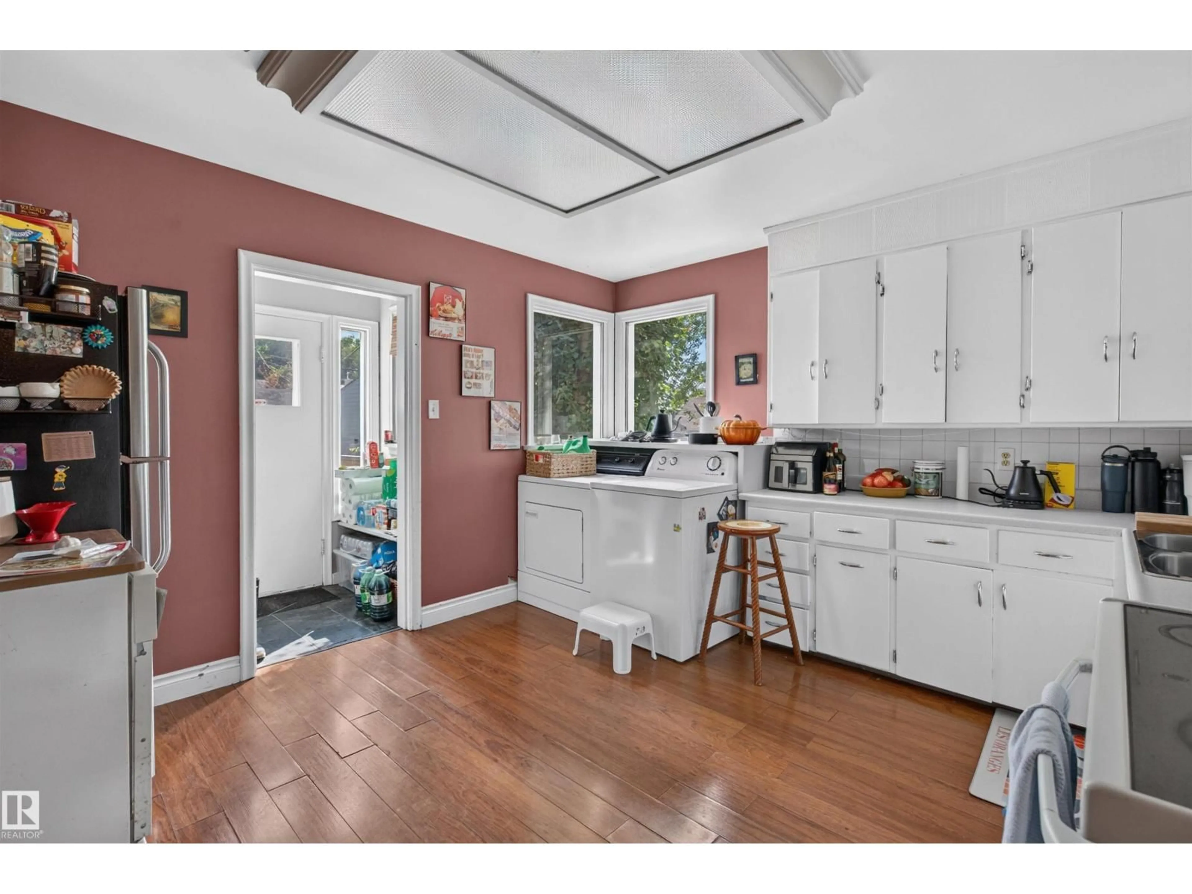 Open concept kitchen, unknown for 9741 72 AV, Edmonton Alberta T6E0Y9