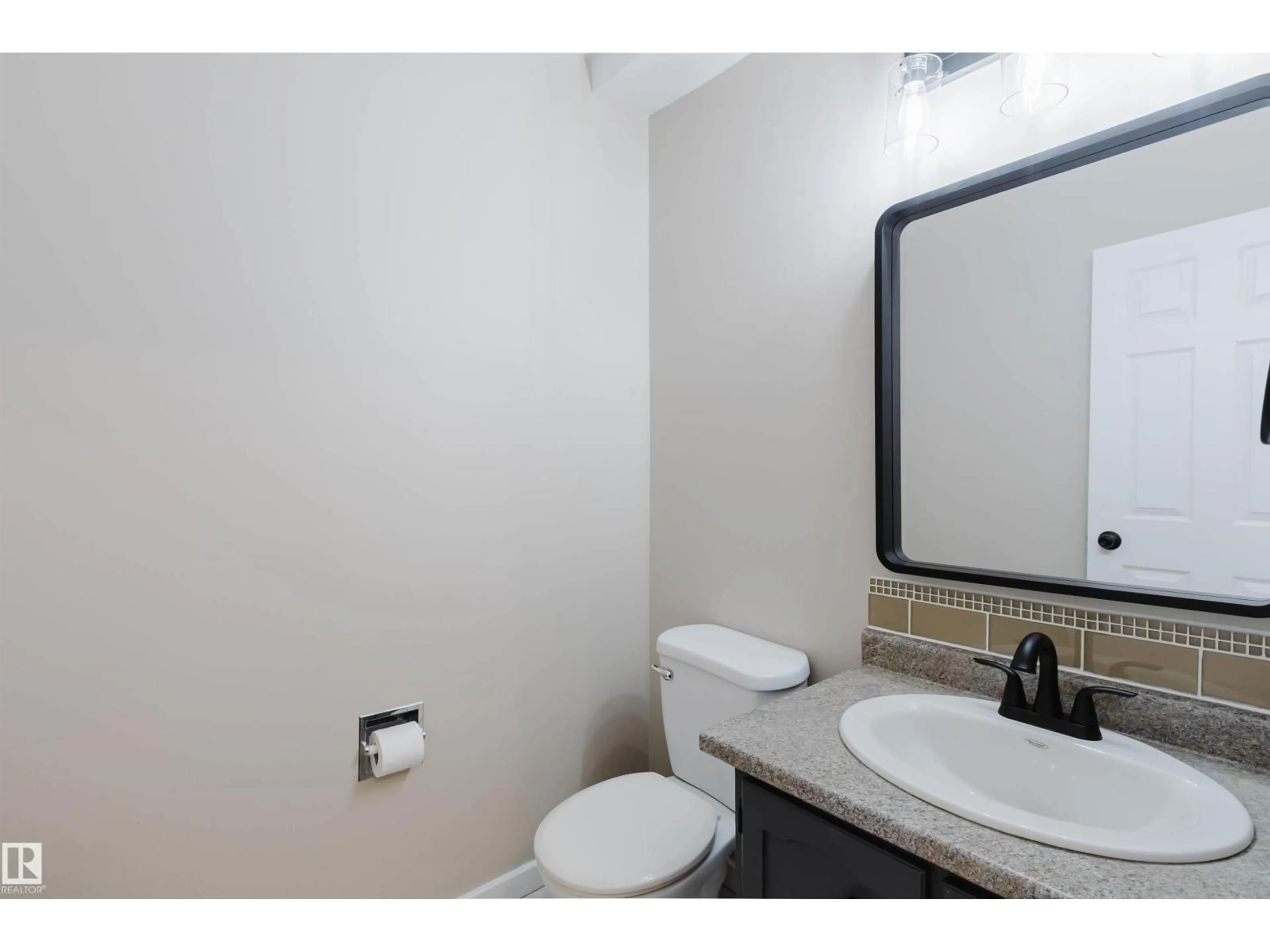 Standard bathroom, unknown for 10946 BEAUMARIS RD, Edmonton Alberta T5X1Z6
