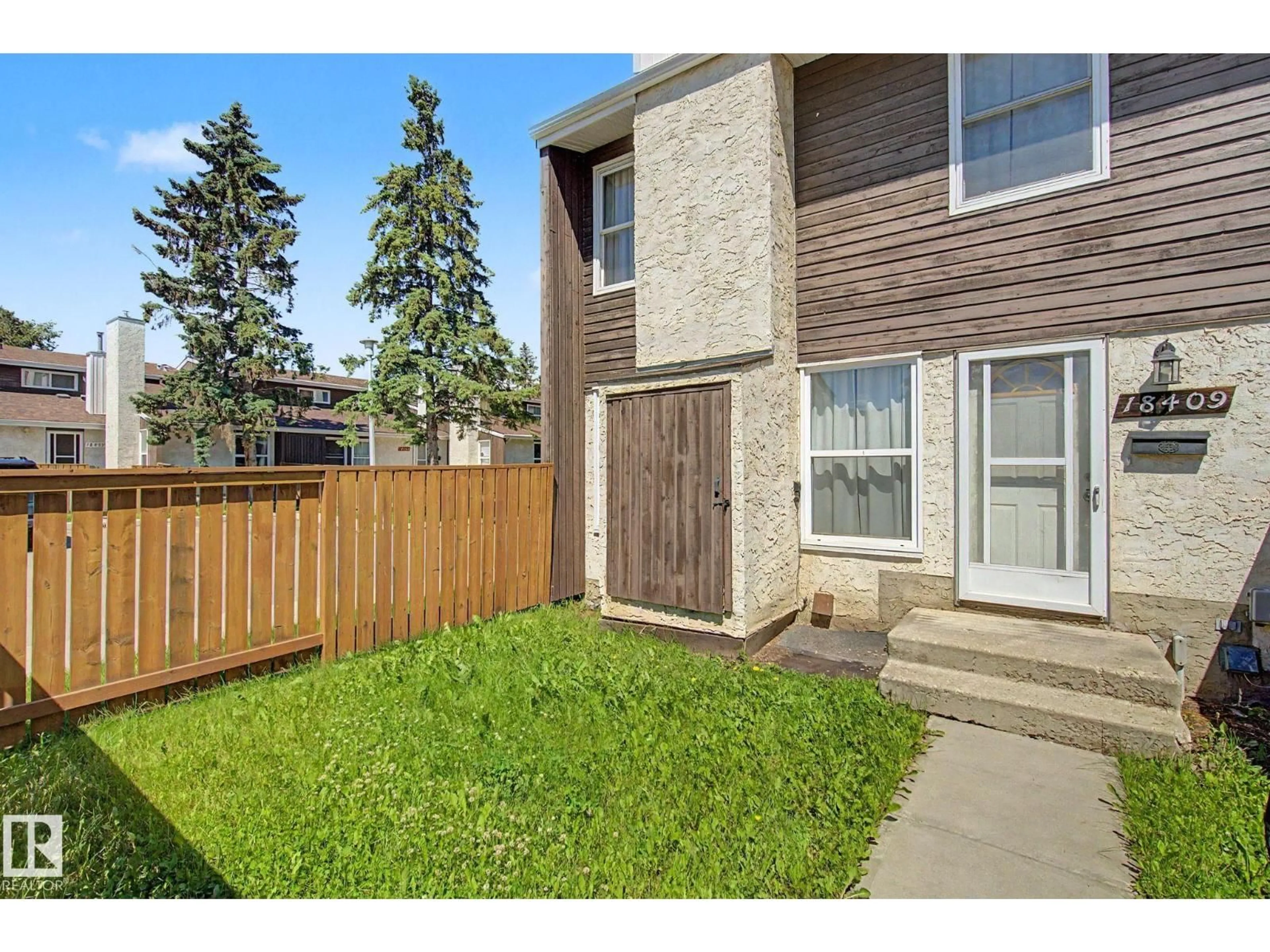 Patio, street for 18409 66 AV, Edmonton Alberta T5T1Z5