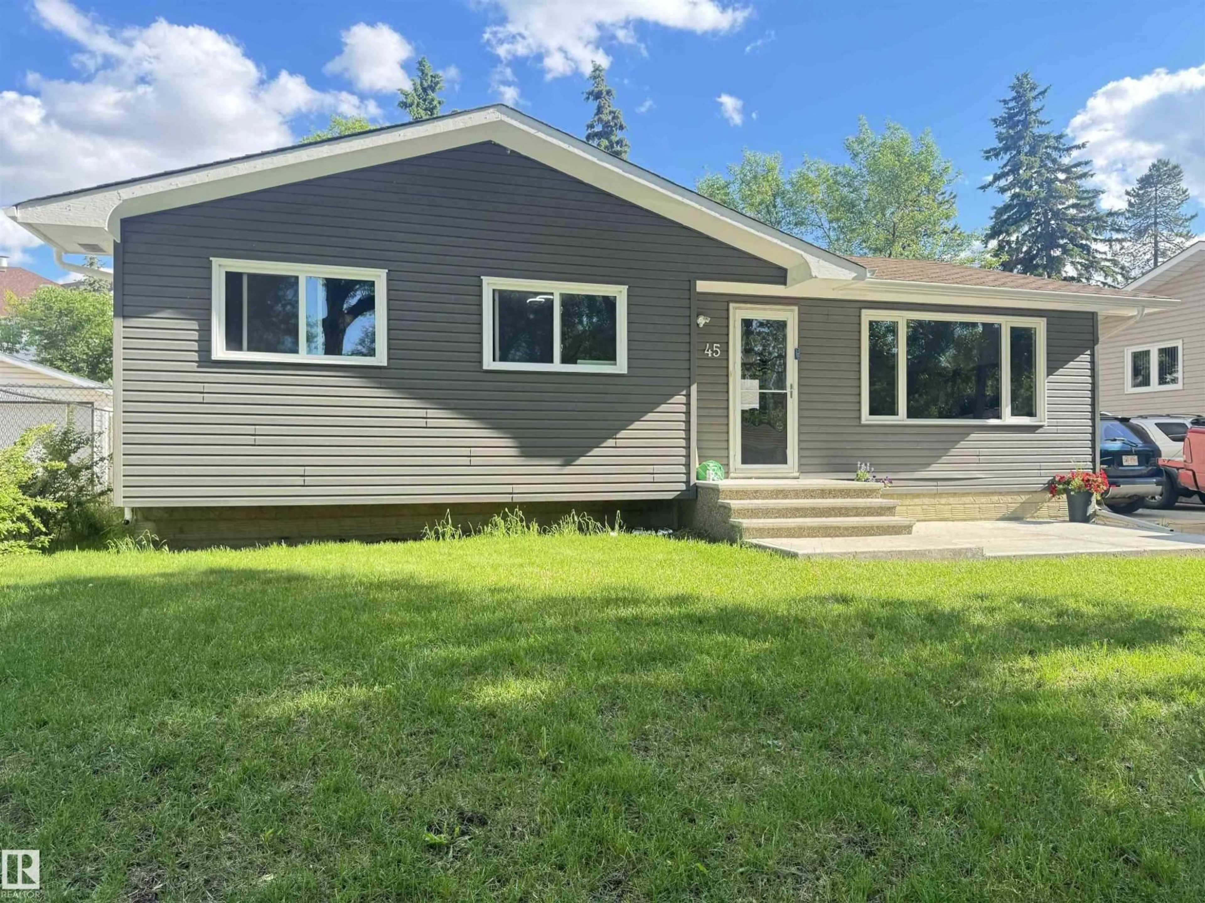 Home with vinyl exterior material, unknown for 45 LAMBERT CR, St. Albert Alberta T8N1M3
